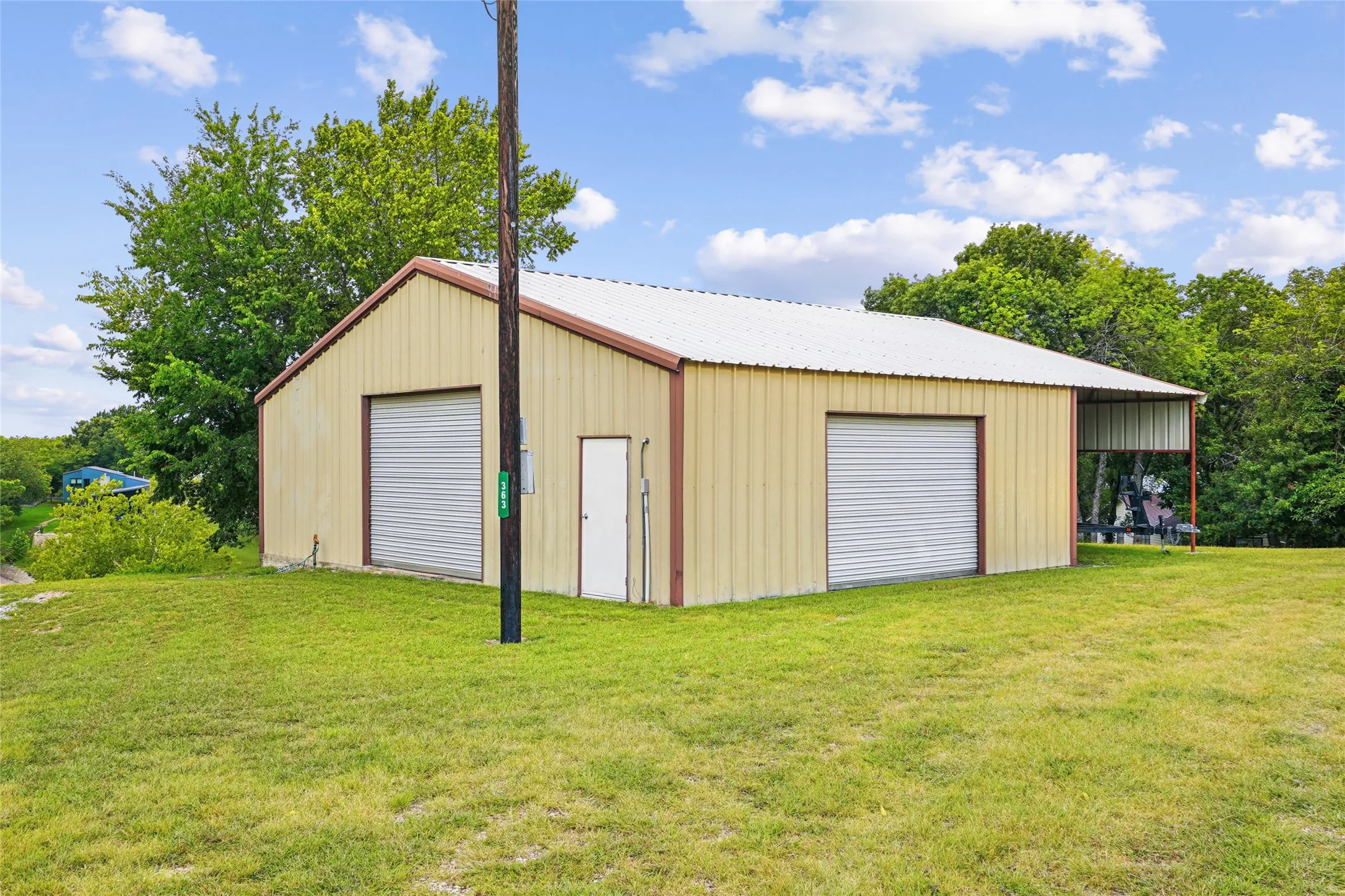 Single Family Residence For Sale in Cooke County , 363 Oakview Road, Gainesville, Texas 76240, 3 Bedroom, 2 Bathroom, 2 Garage spaces, 1,620 Sqft, built in 1985, mls#21335446, Real Estate Agent in Gainesville, Homes For Sale in Cooke county, Homes For Sale in Gainesville, Realtor in Gainesville Texas, Real Estate Brokerage Independent Realty Texas, Luminita Cordes Realtor