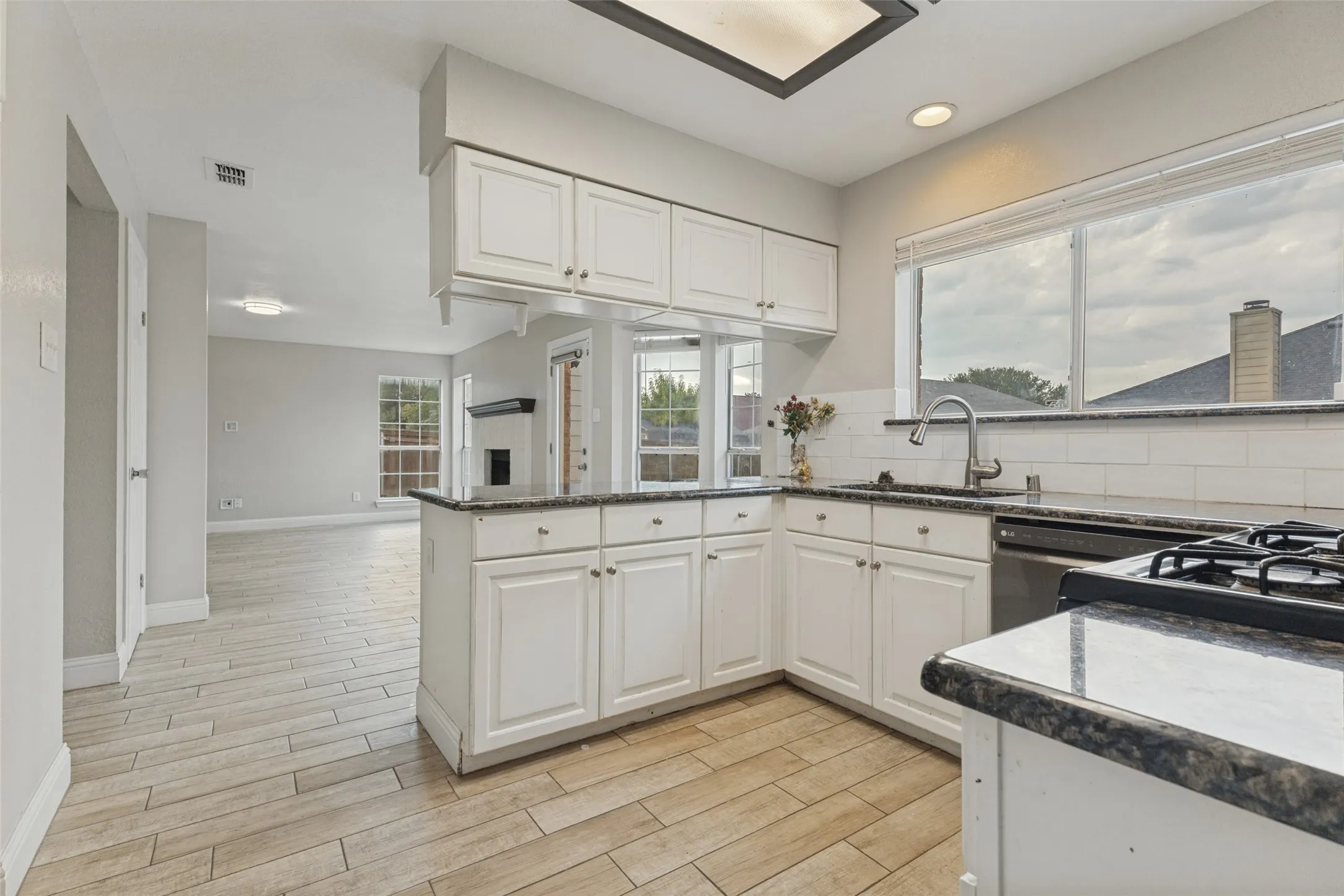Single Family Residence For Sale in Tarrant County , 5550 Rocky Mountain Road, Fort Worth, Texas 76137, 4 Bedroom, 3 Bathroom, 2 Garage spaces, 1,974 Sqft, built in 1991, mls#21335472, Real Estate Agent in Fort Worth, Homes For Sale in Tarrant county, Homes For Sale in Fort Worth, Realtor in Fort Worth Texas, Real Estate Brokerage Independent Realty Texas, Luminita Cordes Realtor