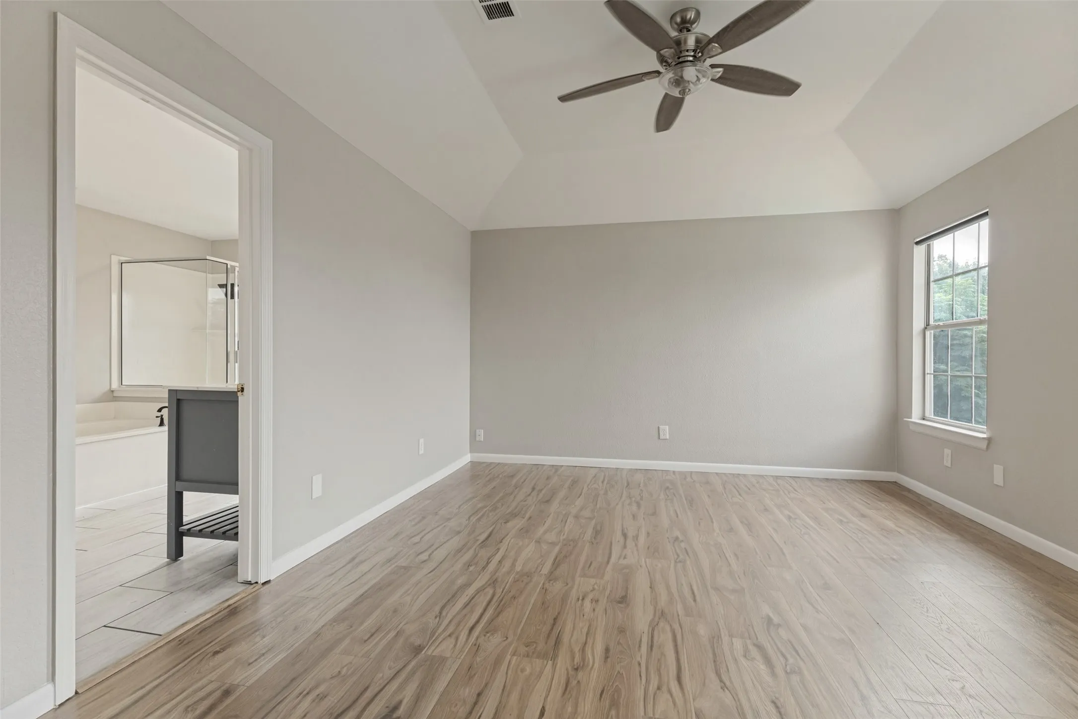 Single Family Residence For Sale in Tarrant County , 5550 Rocky Mountain Road, Fort Worth, Texas 76137, 4 Bedroom, 3 Bathroom, 2 Garage spaces, 1,974 Sqft, built in 1991, mls#21335472, Real Estate Agent in Fort Worth, Homes For Sale in Tarrant county, Homes For Sale in Fort Worth, Realtor in Fort Worth Texas, Real Estate Brokerage Independent Realty Texas, Luminita Cordes Realtor