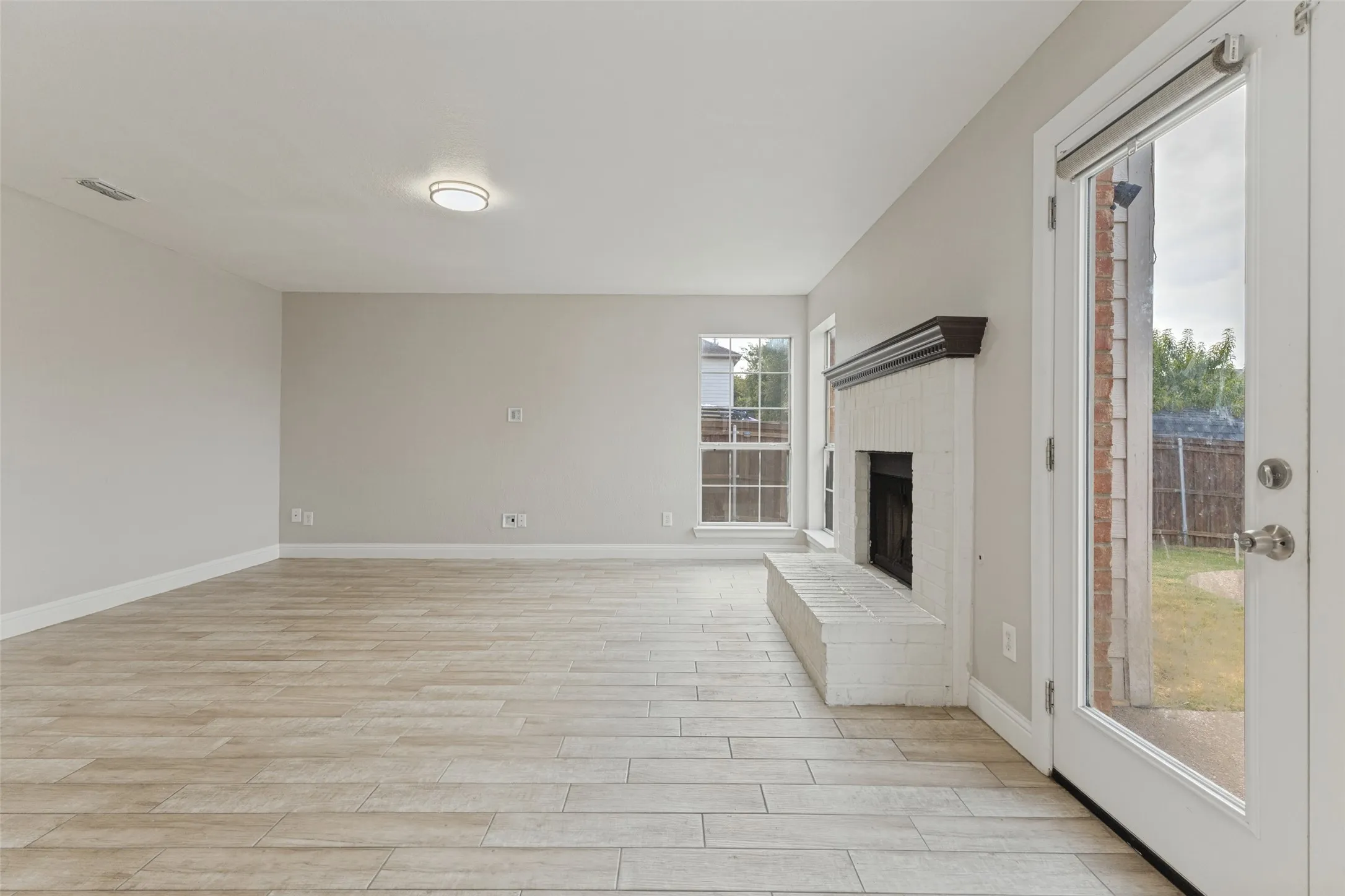 Single Family Residence For Sale in Tarrant County , 5550 Rocky Mountain Road, Fort Worth, Texas 76137, 4 Bedroom, 3 Bathroom, 2 Garage spaces, 1,974 Sqft, built in 1991, mls#21335472, Real Estate Agent in Fort Worth, Homes For Sale in Tarrant county, Homes For Sale in Fort Worth, Realtor in Fort Worth Texas, Real Estate Brokerage Independent Realty Texas, Luminita Cordes Realtor
