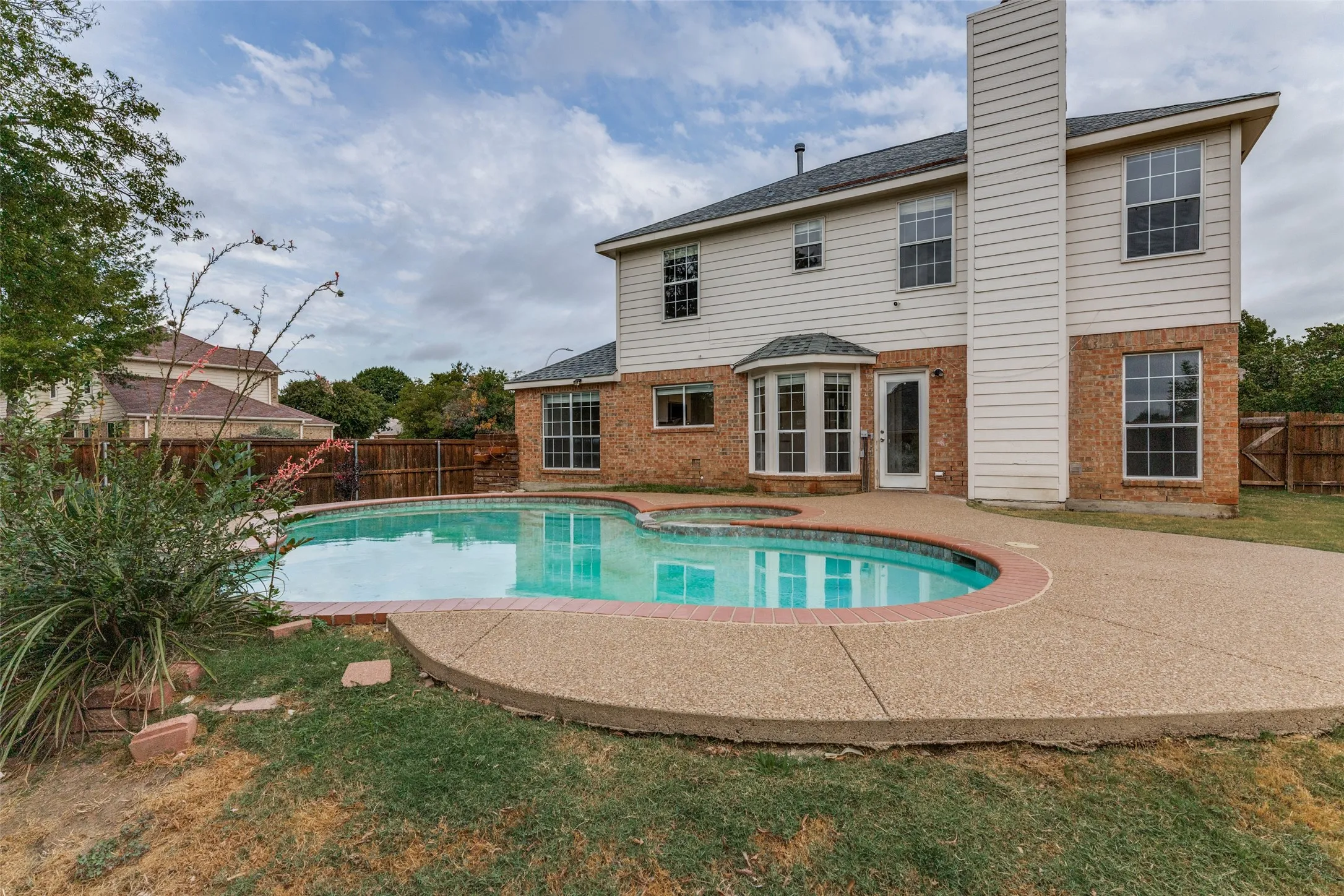 Single Family Residence For Sale in Tarrant County , 5550 Rocky Mountain Road, Fort Worth, Texas 76137, 4 Bedroom, 3 Bathroom, 2 Garage spaces, 1,974 Sqft, built in 1991, mls#21335472, Real Estate Agent in Fort Worth, Homes For Sale in Tarrant county, Homes For Sale in Fort Worth, Realtor in Fort Worth Texas, Real Estate Brokerage Independent Realty Texas, Luminita Cordes Realtor