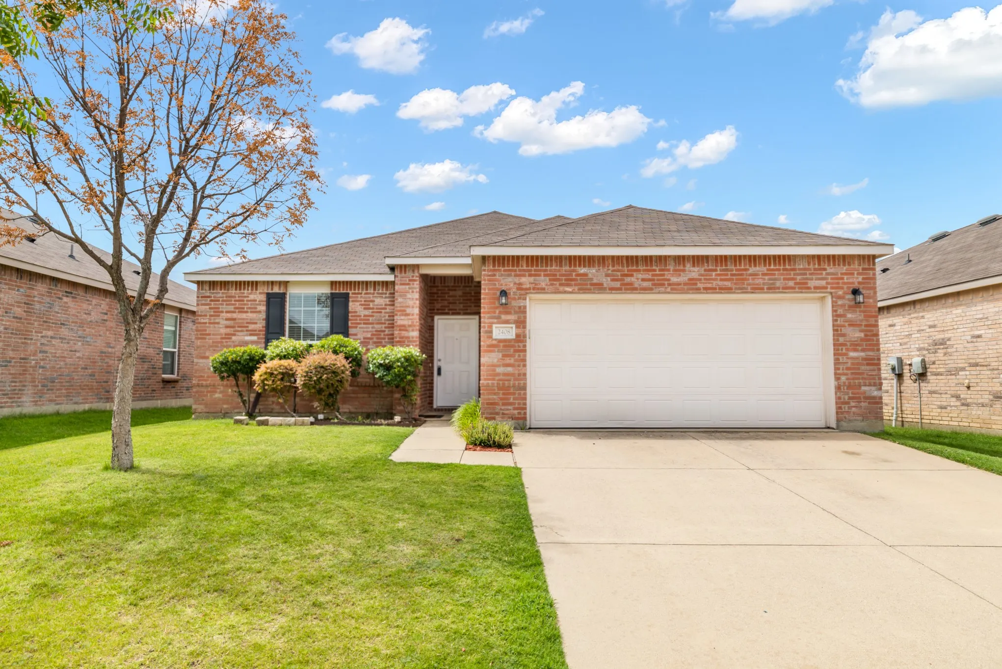 Single Family Residence For Sale in Tarrant County , 2408 Lohani Lane, Fort Worth, Texas 76131, 3 Bedroom, 2 Bathroom, 2 Garage spaces, 1,919 Sqft, built in 2014, mls#21335248, Real Estate Agent in Fort Worth, Homes For Sale in Tarrant county, Homes For Sale in Fort Worth, Realtor in Fort Worth Texas, Real Estate Brokerage Independent Realty Texas, Luminita Cordes Realtor