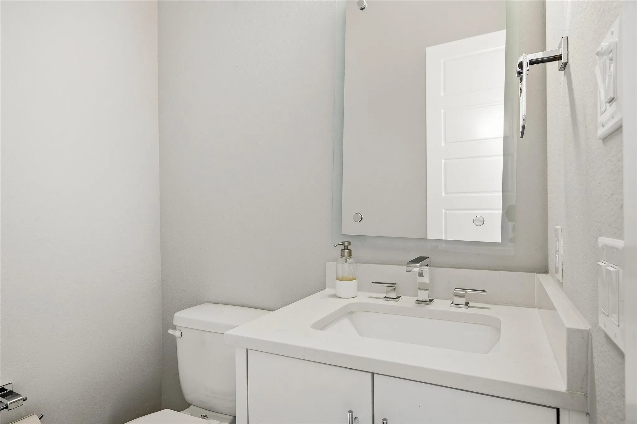 Single Family Residence For Sale in Collin County , 7858 Element Avenue, Plano, Texas 75024, 3 Bedroom, 4 Bathroom, 2 Garage spaces, 2,801 Sqft, built in 2018, mls#21331824, Real Estate Agent in Plano, Homes For Sale in Collin county, Homes For Sale in Plano, Realtor in Plano Texas, Real Estate Brokerage Independent Realty Texas, Luminita Cordes Realtor
