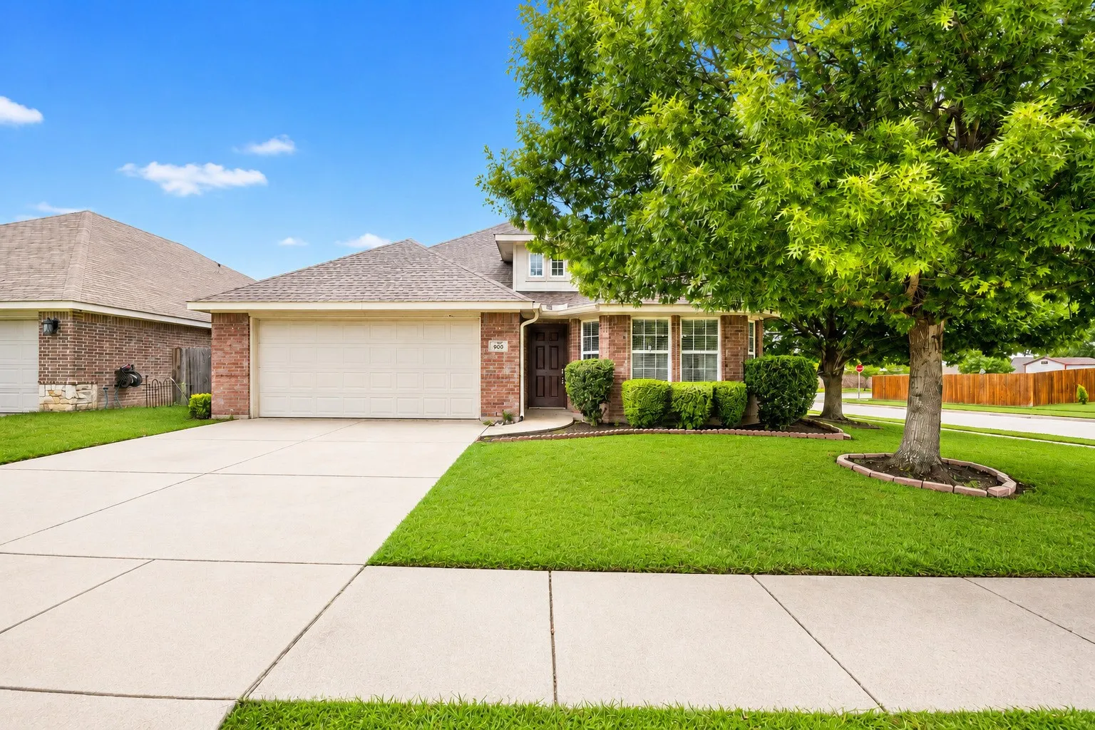 Single Family Residence For Sale in Tarrant County , 900 Cheryl Street, Crowley, Texas 76036, 4 Bedroom, 2 Bathroom, 2 Garage spaces, 2,030 Sqft, built in 2010, mls#21321820, Real Estate Agent in Crowley, Homes For Sale in Tarrant county, Homes For Sale in Crowley, Realtor in Crowley Texas, Real Estate Brokerage Independent Realty Texas, Luminita Cordes Realtor