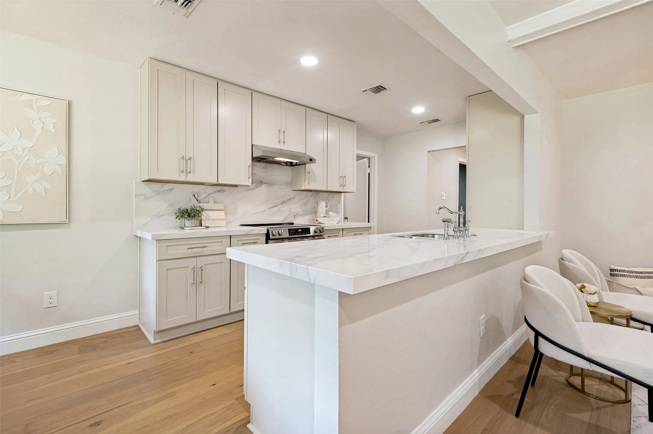 Single Family Residence For Sale in Tarrant County , 2221 Scarlet Lane, Grand Prairie, Texas 75050, 4 Bedroom, 3 Bathroom, 2 Garage spaces, 2,224 Sqft, built in 1968, mls#21334957, Real Estate Agent in Grand Prairie, Homes For Sale in Tarrant county, Homes For Sale in Grand Prairie, Realtor in Grand Prairie Texas, Real Estate Brokerage Independent Realty Texas, Luminita Cordes Realtor