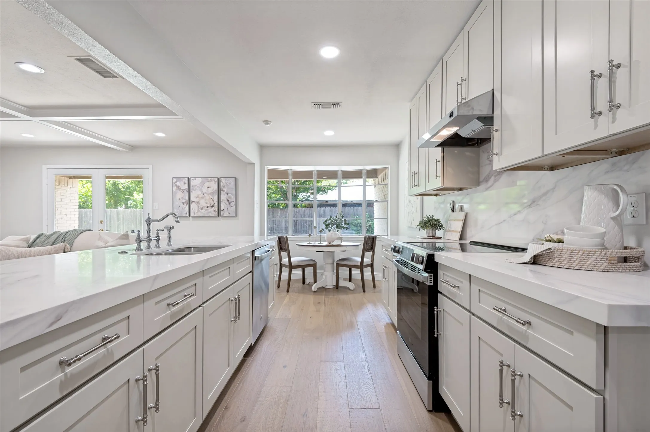 Single Family Residence For Sale in Tarrant County , 2221 Scarlet Lane, Grand Prairie, Texas 75050, 4 Bedroom, 3 Bathroom, 2 Garage spaces, 2,224 Sqft, built in 1968, mls#21334957, Real Estate Agent in Grand Prairie, Homes For Sale in Tarrant county, Homes For Sale in Grand Prairie, Realtor in Grand Prairie Texas, Real Estate Brokerage Independent Realty Texas, Luminita Cordes Realtor