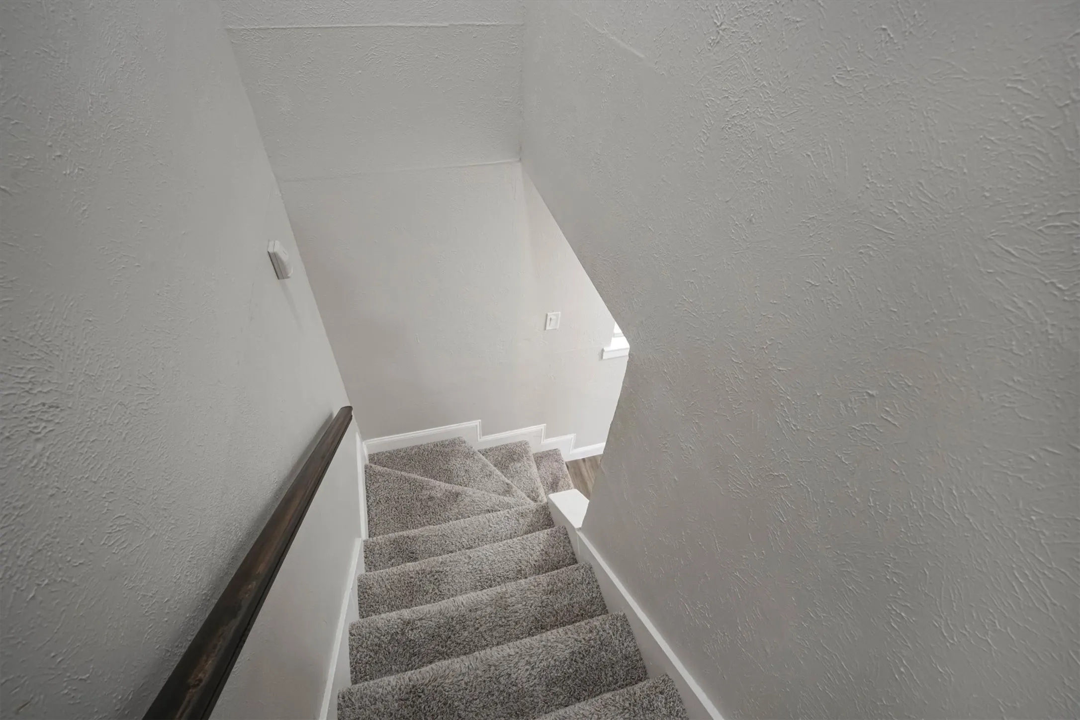 Townhouse For Rent in Denton County , 2203 Sheraton Drive, Carrollton, Texas 75007, 3 Bedroom, 3 Bathroom, Garage spaces, 1,374 Sqft, built in 1977, Price $1,995, mls#21330020, Real Estate Agent in Carrollton, Homes For Rent in Denton county, Homes For Rent in Carrollton, Realtor in Carrollton Texas, Real Estate Brokerage Independent Realty Texas, Luminita Cordes Realtor
