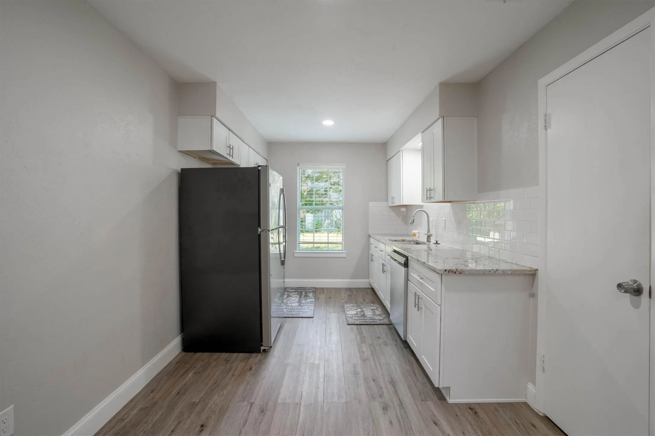 Townhouse For Rent in Denton County , 2203 Sheraton Drive, Carrollton, Texas 75007, 3 Bedroom, 3 Bathroom, Garage spaces, 1,374 Sqft, built in 1977, Price $1,995, mls#21330020, Real Estate Agent in Carrollton, Homes For Rent in Denton county, Homes For Rent in Carrollton, Realtor in Carrollton Texas, Real Estate Brokerage Independent Realty Texas, Luminita Cordes Realtor