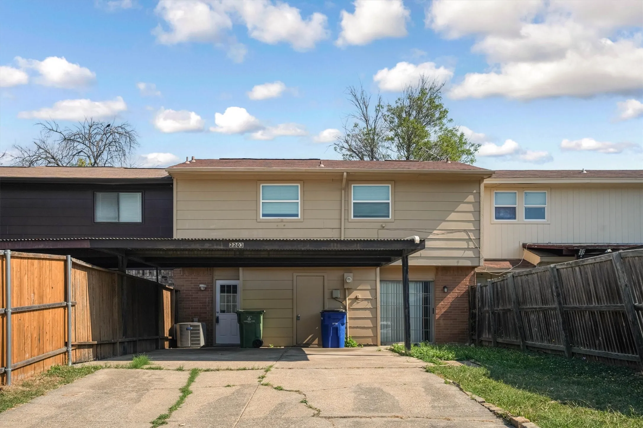 Townhouse For Rent in Denton County , 2203 Sheraton Drive, Carrollton, Texas 75007, 3 Bedroom, 3 Bathroom, Garage spaces, 1,374 Sqft, built in 1977, Price $1,995, mls#21330020, Real Estate Agent in Carrollton, Homes For Rent in Denton county, Homes For Rent in Carrollton, Realtor in Carrollton Texas, Real Estate Brokerage Independent Realty Texas, Luminita Cordes Realtor
