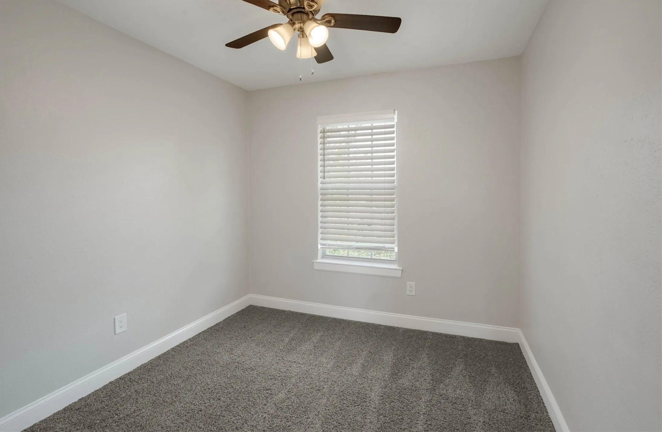 Townhouse For Rent in Denton County , 2203 Sheraton Drive, Carrollton, Texas 75007, 3 Bedroom, 3 Bathroom, Garage spaces, 1,374 Sqft, built in 1977, Price $1,995, mls#21330020, Real Estate Agent in Carrollton, Homes For Rent in Denton county, Homes For Rent in Carrollton, Realtor in Carrollton Texas, Real Estate Brokerage Independent Realty Texas, Luminita Cordes Realtor