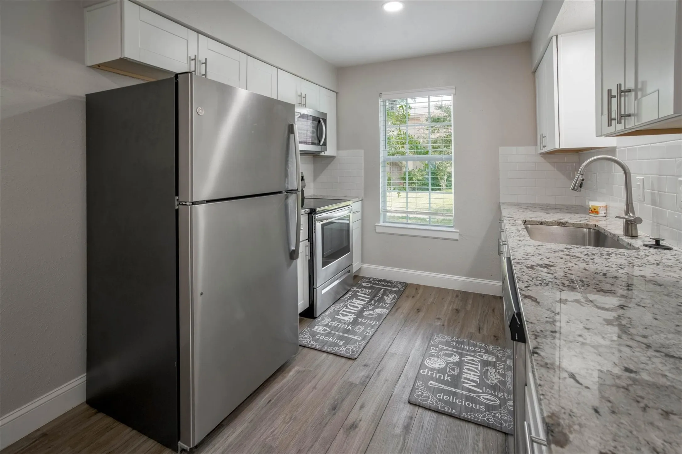 Townhouse For Rent in Denton County , 2203 Sheraton Drive, Carrollton, Texas 75007, 3 Bedroom, 3 Bathroom, Garage spaces, 1,374 Sqft, built in 1977, Price $1,995, mls#21330020, Real Estate Agent in Carrollton, Homes For Rent in Denton county, Homes For Rent in Carrollton, Realtor in Carrollton Texas, Real Estate Brokerage Independent Realty Texas, Luminita Cordes Realtor