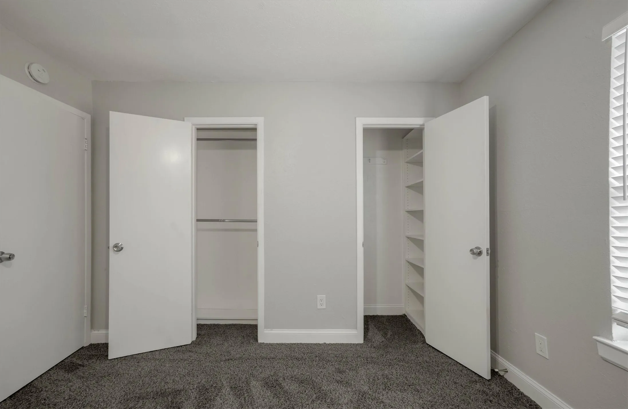 Townhouse For Rent in Denton County , 2203 Sheraton Drive, Carrollton, Texas 75007, 3 Bedroom, 3 Bathroom, Garage spaces, 1,374 Sqft, built in 1977, Price $1,995, mls#21330020, Real Estate Agent in Carrollton, Homes For Rent in Denton county, Homes For Rent in Carrollton, Realtor in Carrollton Texas, Real Estate Brokerage Independent Realty Texas, Luminita Cordes Realtor