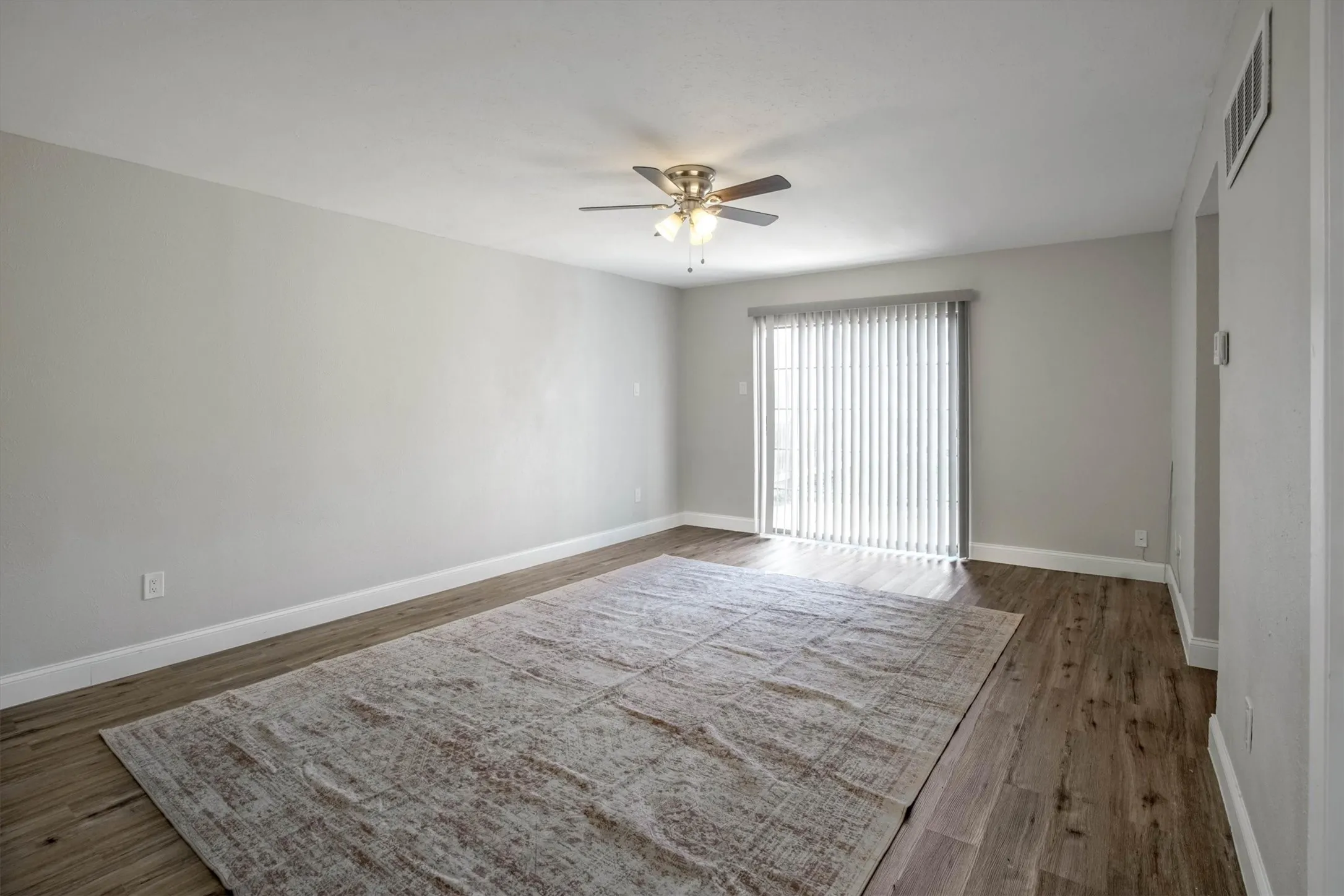 Townhouse For Rent in Denton County , 2203 Sheraton Drive, Carrollton, Texas 75007, 3 Bedroom, 3 Bathroom, Garage spaces, 1,374 Sqft, built in 1977, Price $1,995, mls#21330020, Real Estate Agent in Carrollton, Homes For Rent in Denton county, Homes For Rent in Carrollton, Realtor in Carrollton Texas, Real Estate Brokerage Independent Realty Texas, Luminita Cordes Realtor