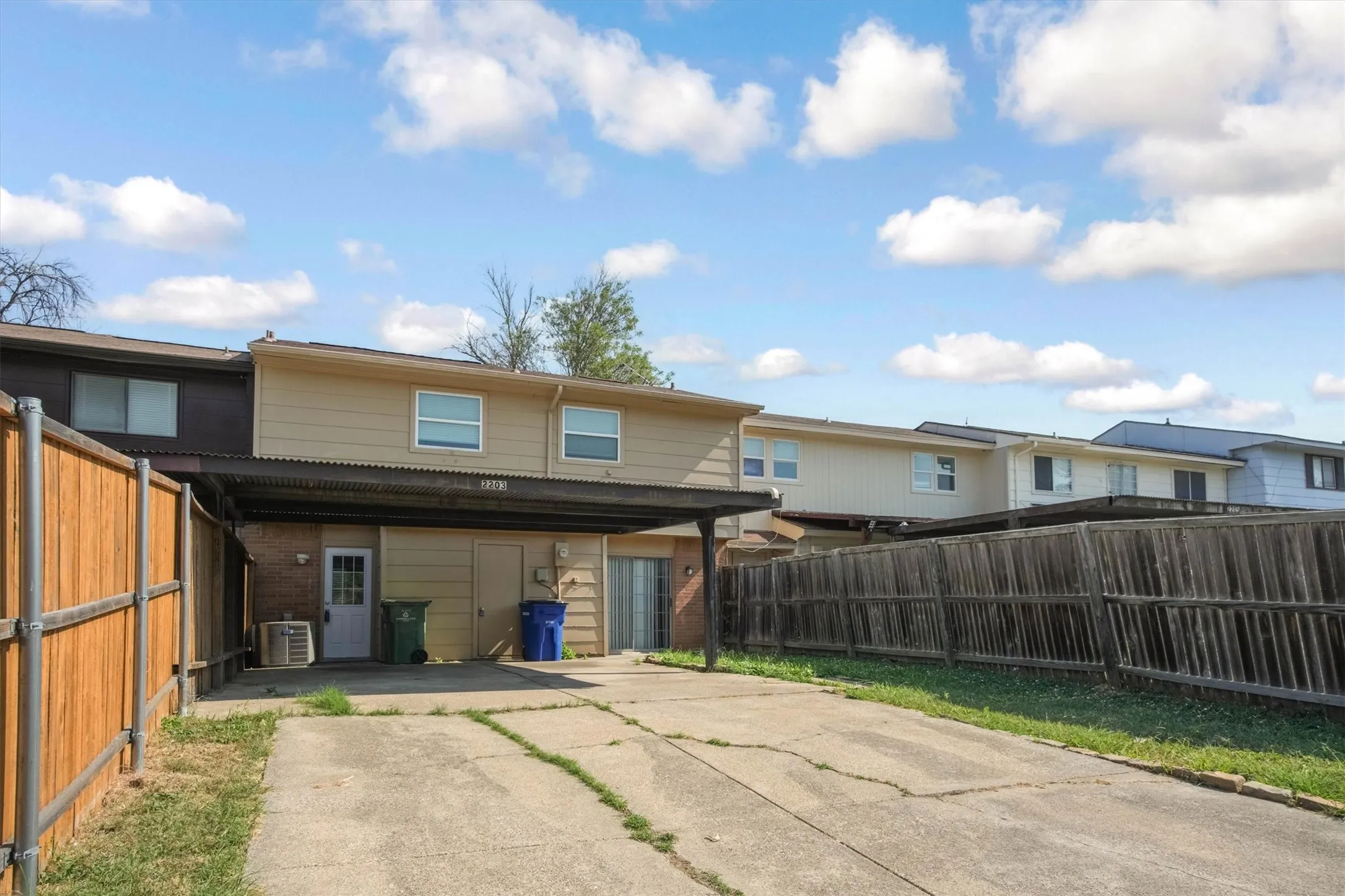Townhouse For Rent in Denton County , 2203 Sheraton Drive, Carrollton, Texas 75007, 3 Bedroom, 3 Bathroom, Garage spaces, 1,374 Sqft, built in 1977, Price $1,995, mls#21330020, Real Estate Agent in Carrollton, Homes For Rent in Denton county, Homes For Rent in Carrollton, Realtor in Carrollton Texas, Real Estate Brokerage Independent Realty Texas, Luminita Cordes Realtor