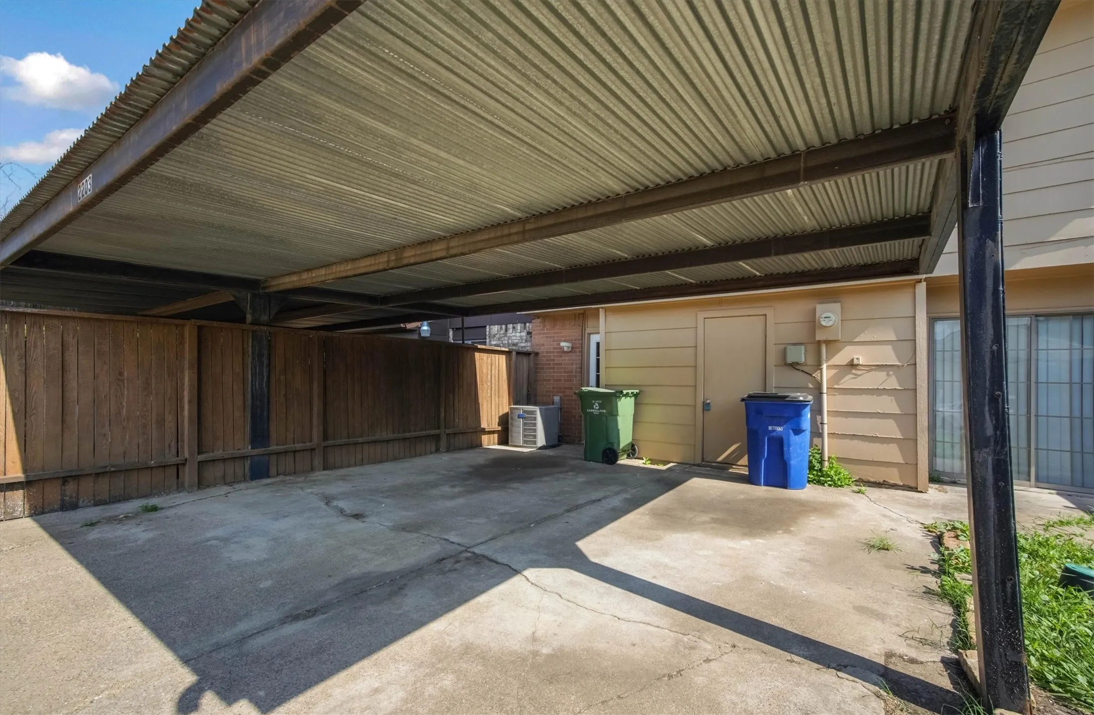 Townhouse For Rent in Denton County , 2203 Sheraton Drive, Carrollton, Texas 75007, 3 Bedroom, 3 Bathroom, Garage spaces, 1,374 Sqft, built in 1977, Price $1,995, mls#21330020, Real Estate Agent in Carrollton, Homes For Rent in Denton county, Homes For Rent in Carrollton, Realtor in Carrollton Texas, Real Estate Brokerage Independent Realty Texas, Luminita Cordes Realtor