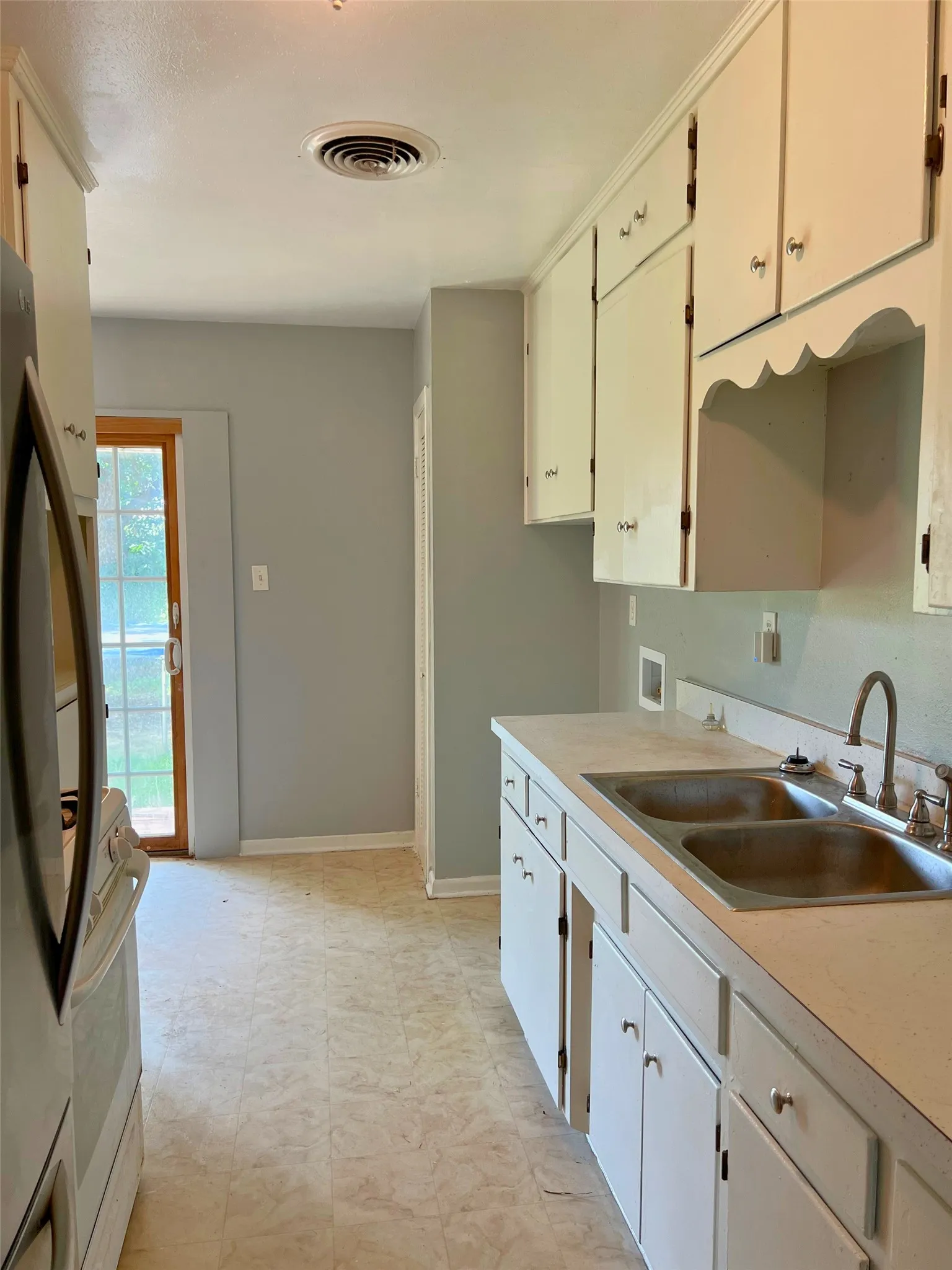 Single Family Residence For Sale in Wichita County , 1407 Ruidosa, Wichita Falls, Texas 76306, 3 Bedroom, 2 Bathroom, 1 Garage spaces, 1,452 Sqft, built in 1963, mls#21335475, Real Estate Agent in Wichita Falls, Homes For Sale in Wichita county, Homes For Sale in Wichita Falls, Realtor in Wichita Falls Texas, Real Estate Brokerage Independent Realty Texas, Luminita Cordes Realtor