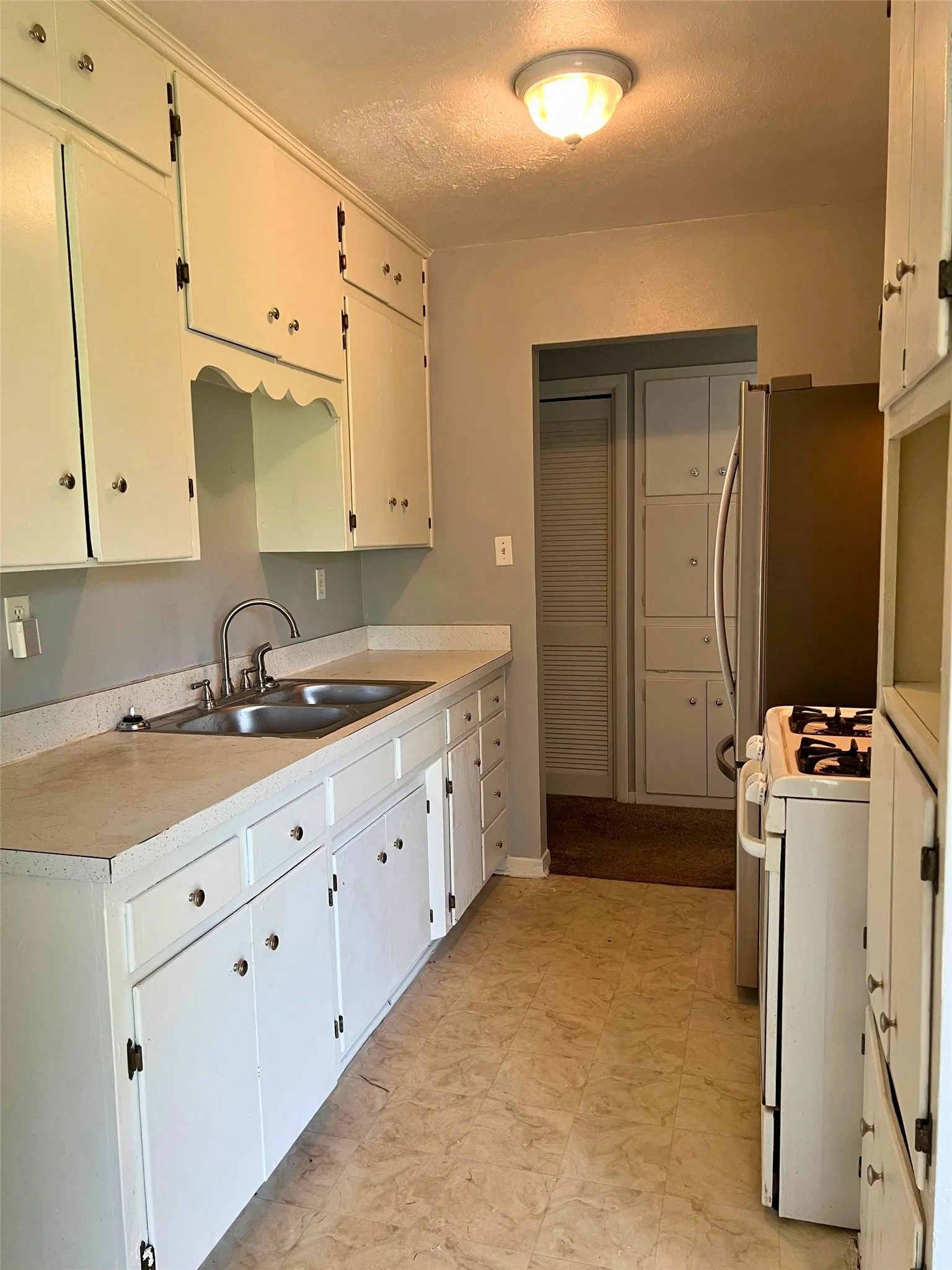 Single Family Residence For Sale in Wichita County , 1407 Ruidosa, Wichita Falls, Texas 76306, 3 Bedroom, 2 Bathroom, 1 Garage spaces, 1,452 Sqft, built in 1963, mls#21335475, Real Estate Agent in Wichita Falls, Homes For Sale in Wichita county, Homes For Sale in Wichita Falls, Realtor in Wichita Falls Texas, Real Estate Brokerage Independent Realty Texas, Luminita Cordes Realtor