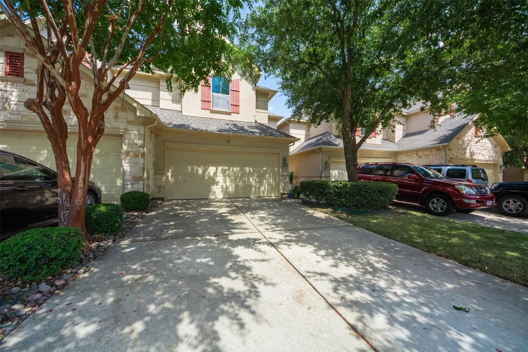Townhouse For Rent in Tarrant County , 619 Rosemead Drive, Euless, Texas 76039, 3 Bedroom, 3 Bathroom, 2 Garage spaces, 1,877 Sqft, built in 2003, mls#21335491, Real Estate Agent in Euless, Homes For Rent in Tarrant county, Homes For Rent in Euless, Realtor in Euless Texas, Real Estate Brokerage Independent Realty Texas, Luminita Cordes Realtor