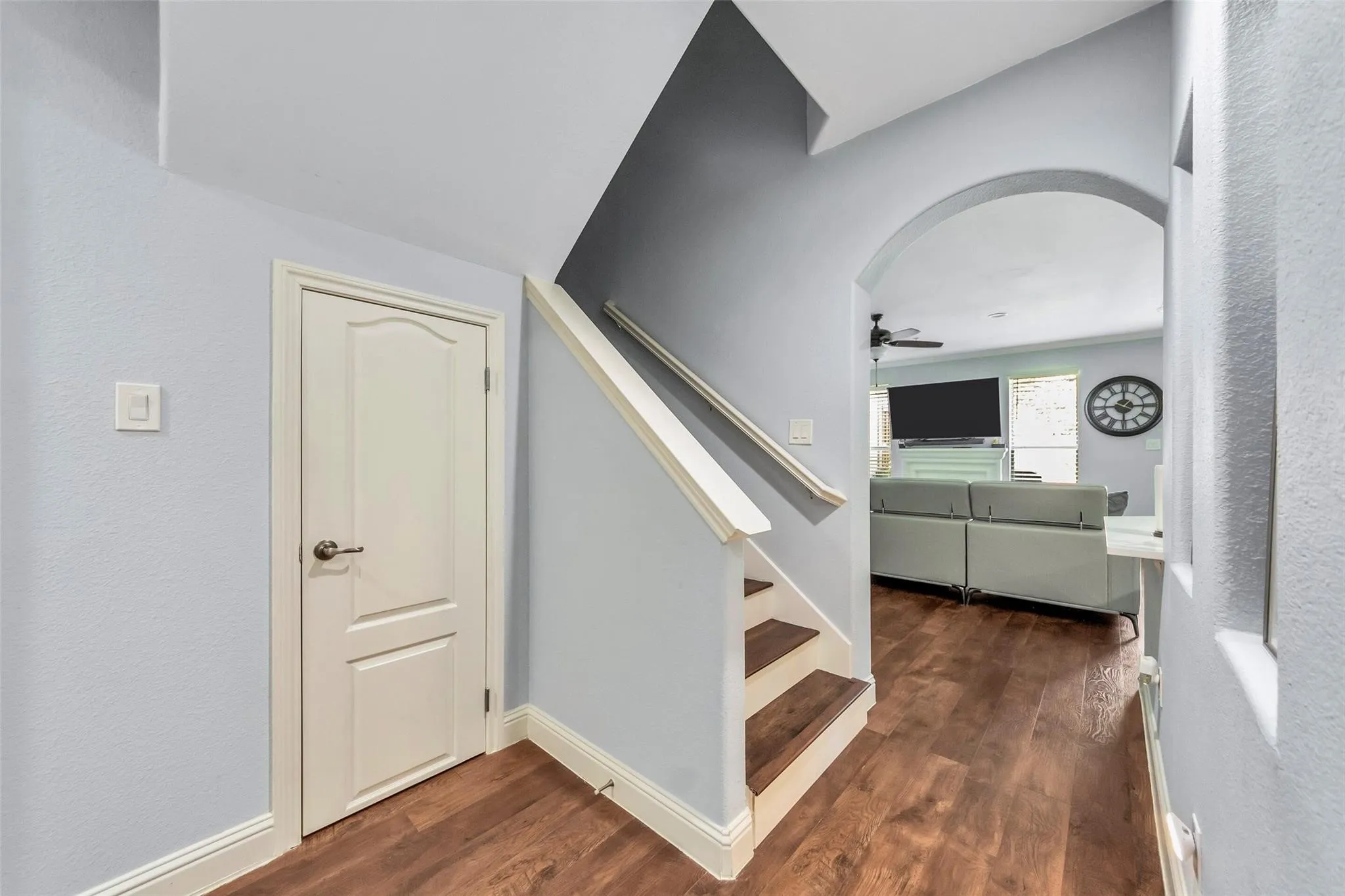 Townhouse For Rent in Tarrant County , 619 Rosemead Drive, Euless, Texas 76039, 3 Bedroom, 3 Bathroom, 2 Garage spaces, 1,877 Sqft, built in 2003, mls#21335491, Real Estate Agent in Euless, Homes For Rent in Tarrant county, Homes For Rent in Euless, Realtor in Euless Texas, Real Estate Brokerage Independent Realty Texas, Luminita Cordes Realtor