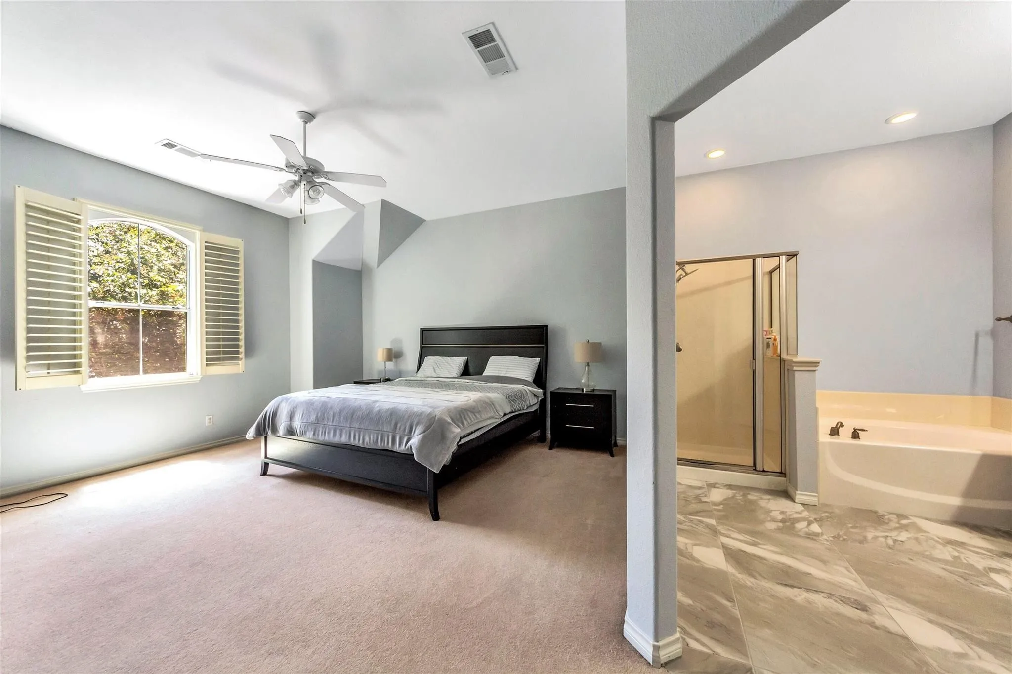 Townhouse For Rent in Tarrant County , 619 Rosemead Drive, Euless, Texas 76039, 3 Bedroom, 3 Bathroom, 2 Garage spaces, 1,877 Sqft, built in 2003, mls#21335491, Real Estate Agent in Euless, Homes For Rent in Tarrant county, Homes For Rent in Euless, Realtor in Euless Texas, Real Estate Brokerage Independent Realty Texas, Luminita Cordes Realtor