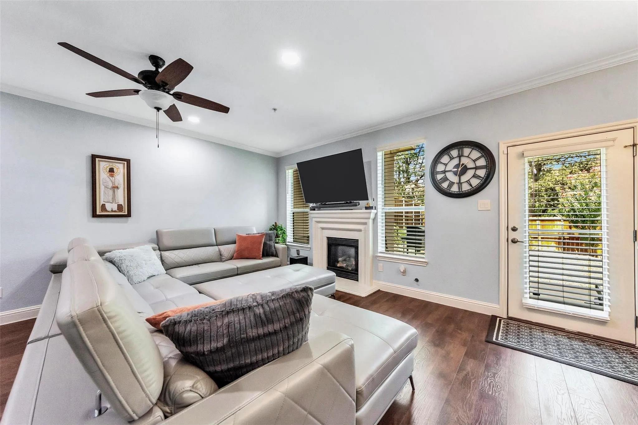 Townhouse For Rent in Tarrant County , 619 Rosemead Drive, Euless, Texas 76039, 3 Bedroom, 3 Bathroom, 2 Garage spaces, 1,877 Sqft, built in 2003, mls#21335491, Real Estate Agent in Euless, Homes For Rent in Tarrant county, Homes For Rent in Euless, Realtor in Euless Texas, Real Estate Brokerage Independent Realty Texas, Luminita Cordes Realtor