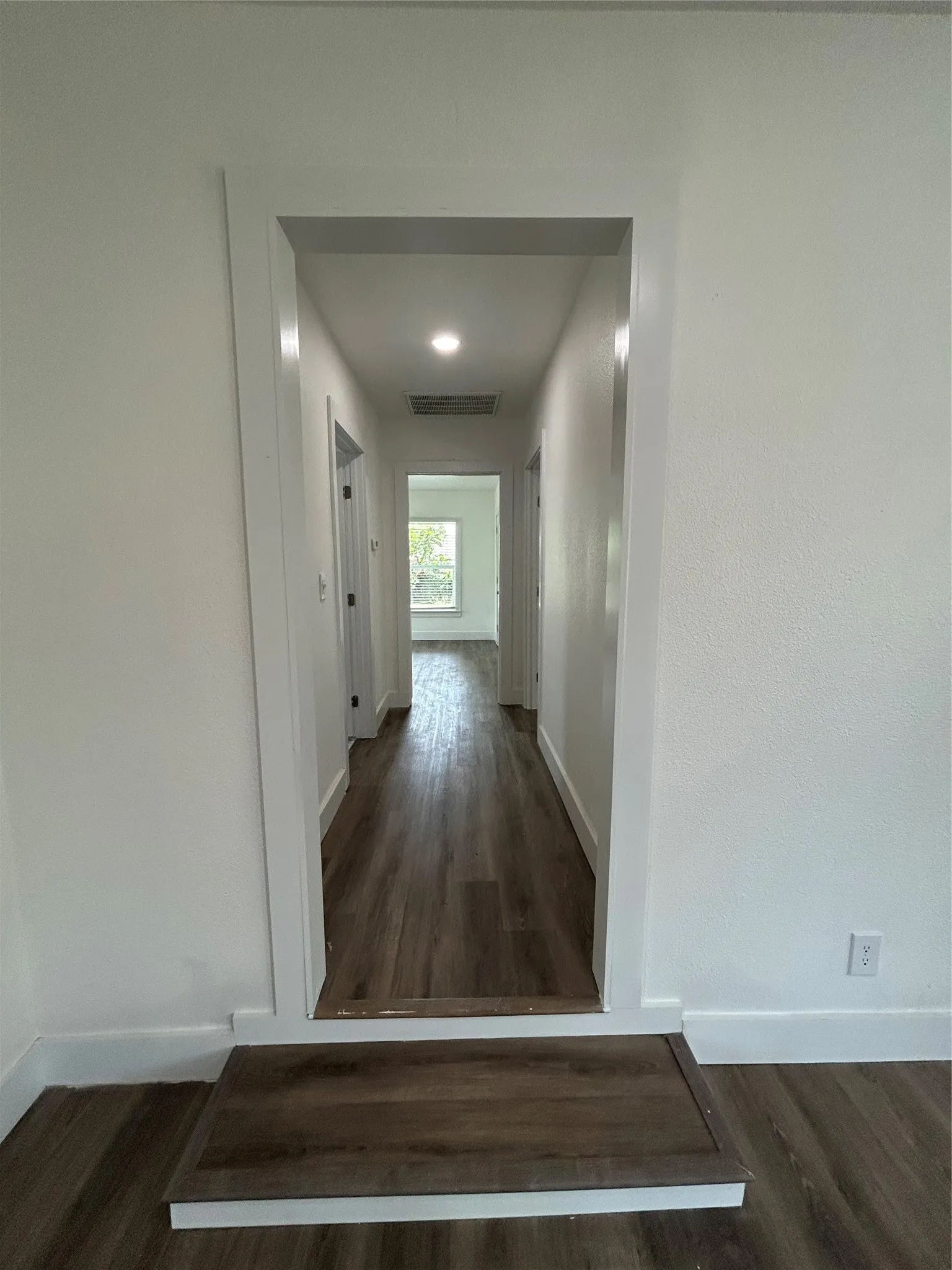 Single Family Residence For Sale in Tarrant County , 600 E Robert Street, Fort Worth, Texas 76104, 2 Bedroom, 1 Bathroom, Garage spaces, 1,090 Sqft, built in 1939, mls#21335063, Real Estate Agent in Fort Worth, Homes For Sale in Tarrant county, Homes For Sale in Fort Worth, Realtor in Fort Worth Texas, Real Estate Brokerage Independent Realty Texas, Luminita Cordes Realtor