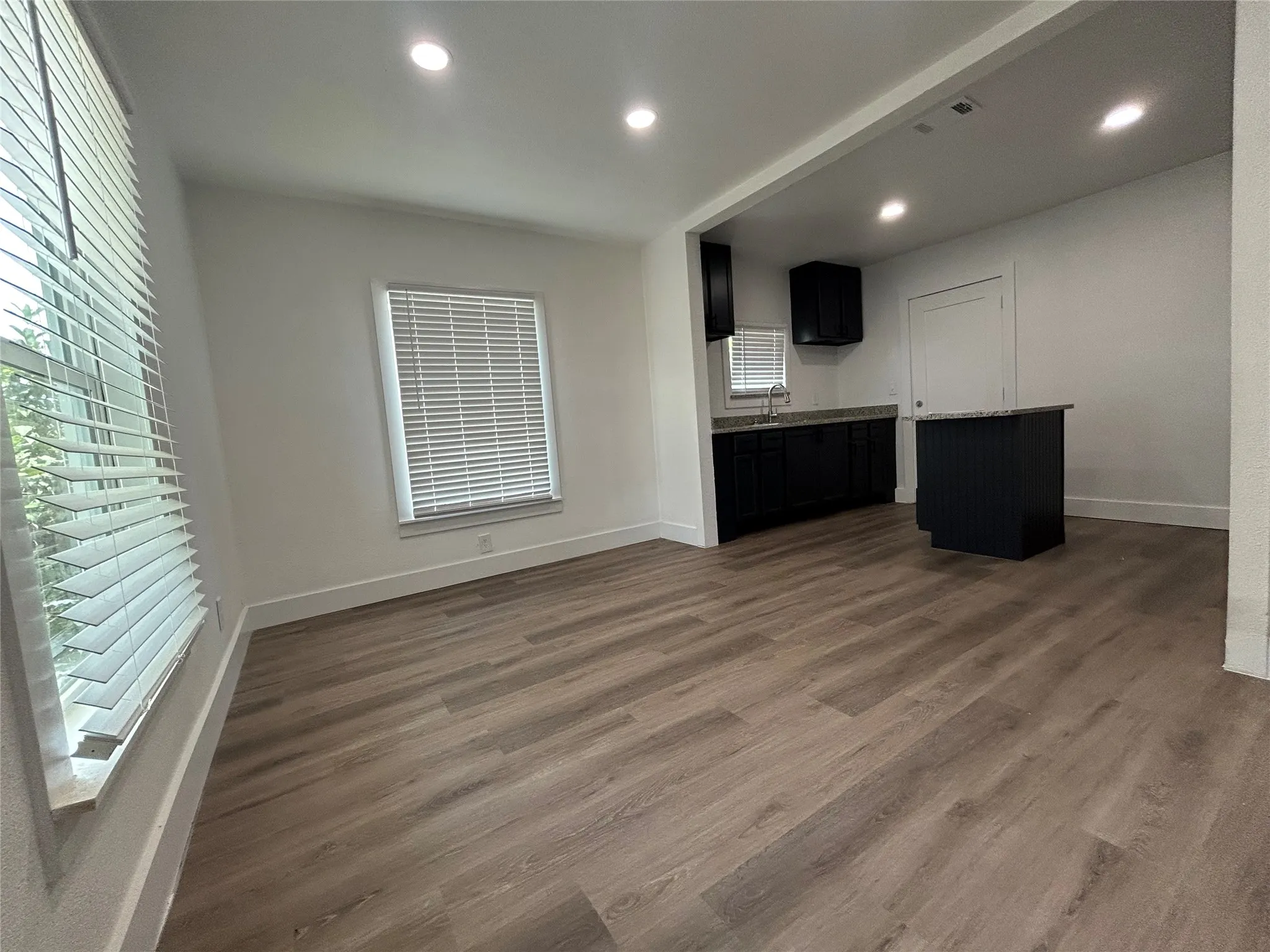 Single Family Residence For Sale in Tarrant County , 600 E Robert Street, Fort Worth, Texas 76104, 2 Bedroom, 1 Bathroom, Garage spaces, 1,090 Sqft, built in 1939, mls#21335063, Real Estate Agent in Fort Worth, Homes For Sale in Tarrant county, Homes For Sale in Fort Worth, Realtor in Fort Worth Texas, Real Estate Brokerage Independent Realty Texas, Luminita Cordes Realtor