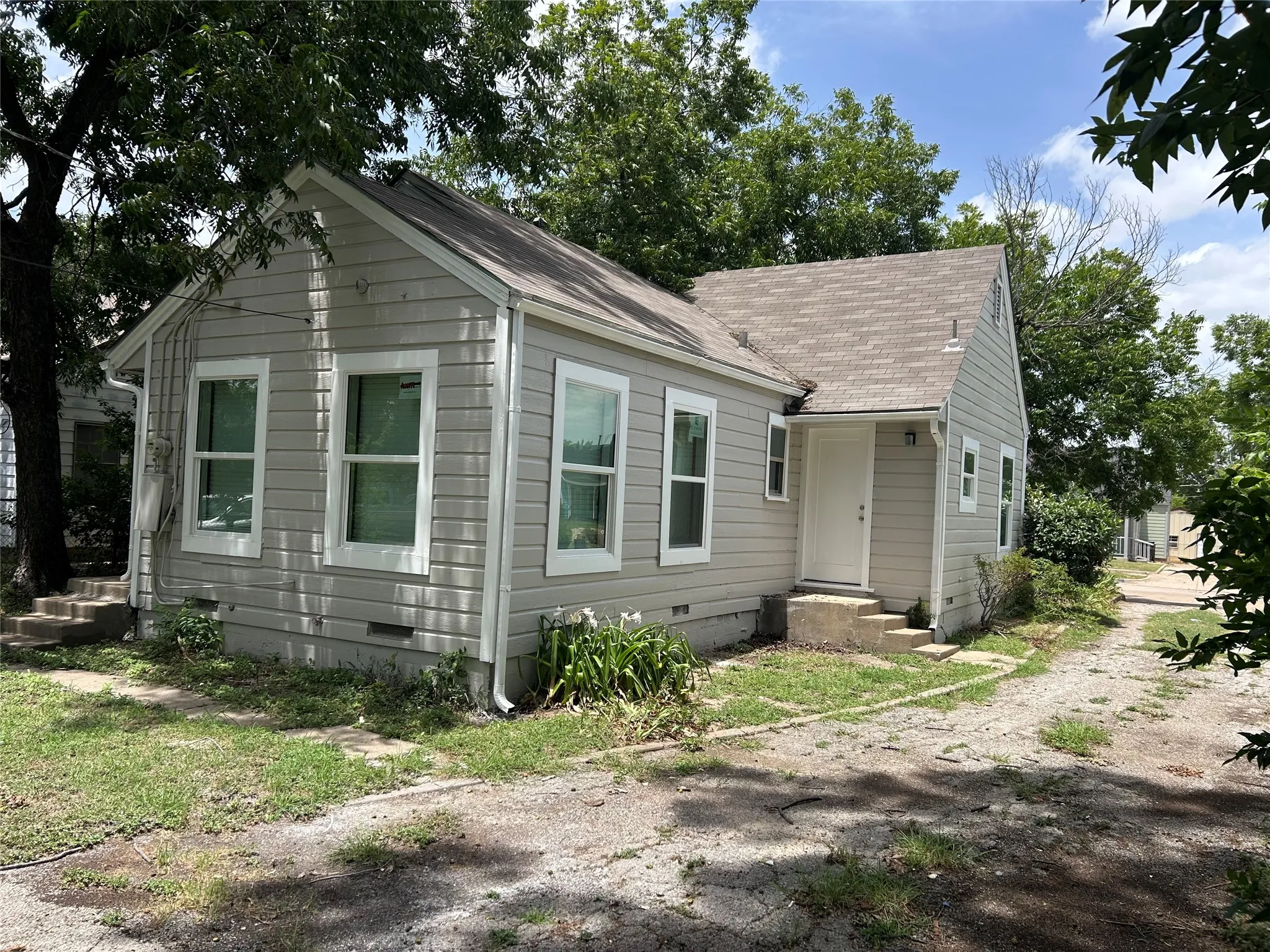 Single Family Residence For Sale in Tarrant County , 600 E Robert Street, Fort Worth, Texas 76104, 2 Bedroom, 1 Bathroom, Garage spaces, 1,090 Sqft, built in 1939, mls#21335063, Real Estate Agent in Fort Worth, Homes For Sale in Tarrant county, Homes For Sale in Fort Worth, Realtor in Fort Worth Texas, Real Estate Brokerage Independent Realty Texas, Luminita Cordes Realtor