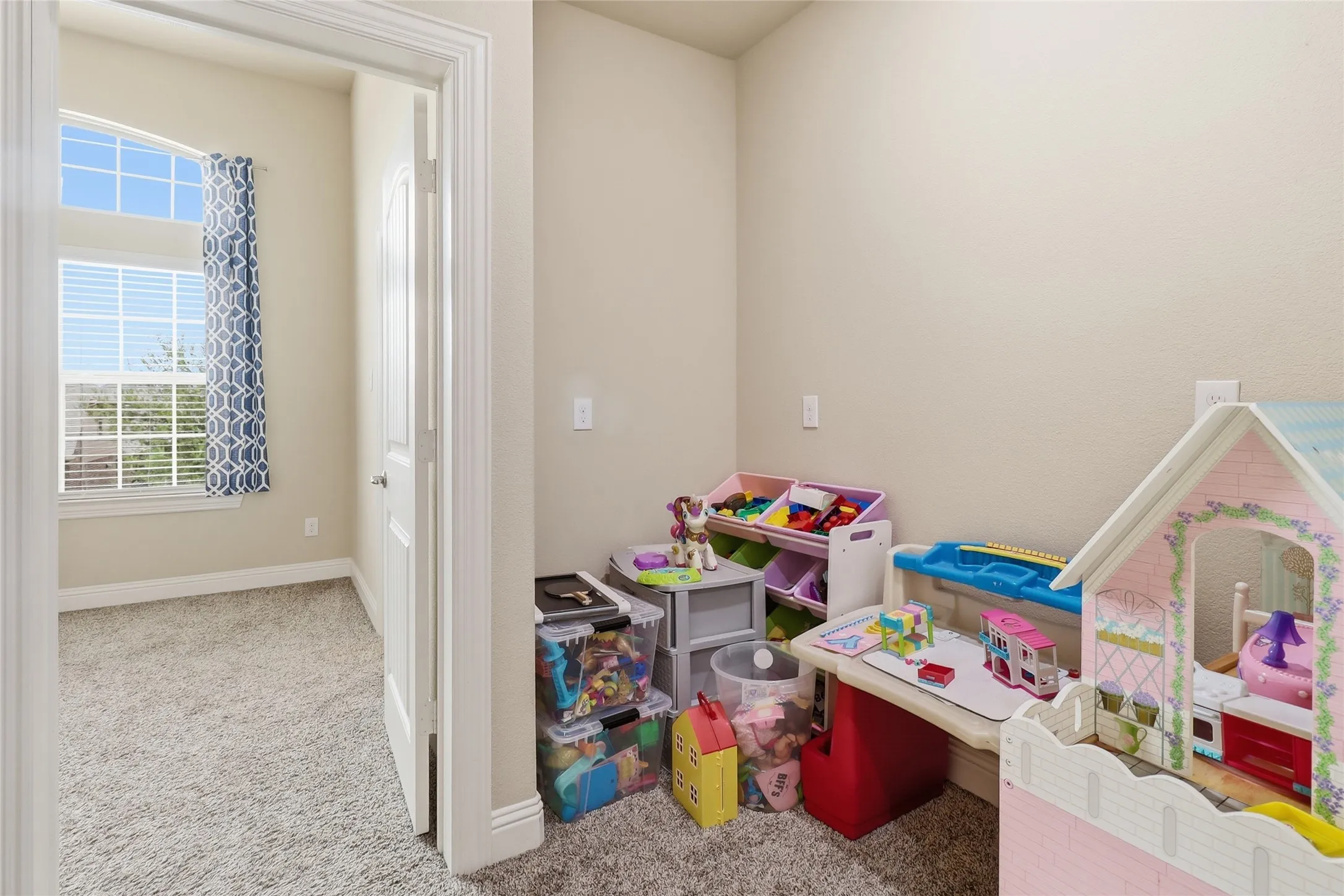 Single Family Residence For Sale in Collin County , 10713 Galveston Place, Mc Kinney, Texas 75071, 4 Bedroom, 4 Bathroom, 2 Garage spaces, 3,744 Sqft, built in 2018, mls#21335490, Real Estate Agent in Mc Kinney, Homes For Sale in Collin county, Homes For Sale in Mc Kinney, Realtor in Mc Kinney Texas, Real Estate Brokerage Independent Realty Texas, Luminita Cordes Realtor