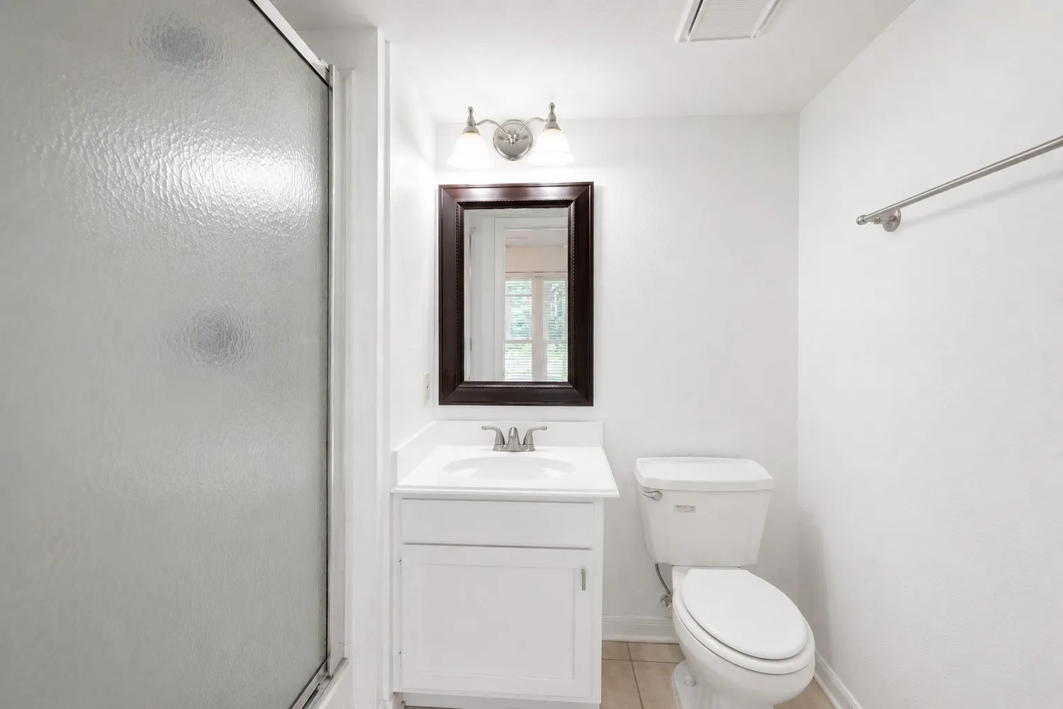 Single Family Residence For Sale in Denton County , 4201 Phoenix, Carrollton, Texas 75010, 3 Bedroom, 3 Bathroom, Garage spaces, 1,519 Sqft, built in 1987, mls#21335368, Real Estate Agent in Carrollton, Homes For Sale in Denton county, Homes For Sale in Carrollton, Realtor in Carrollton Texas, Real Estate Brokerage Independent Realty Texas, Luminita Cordes Realtor