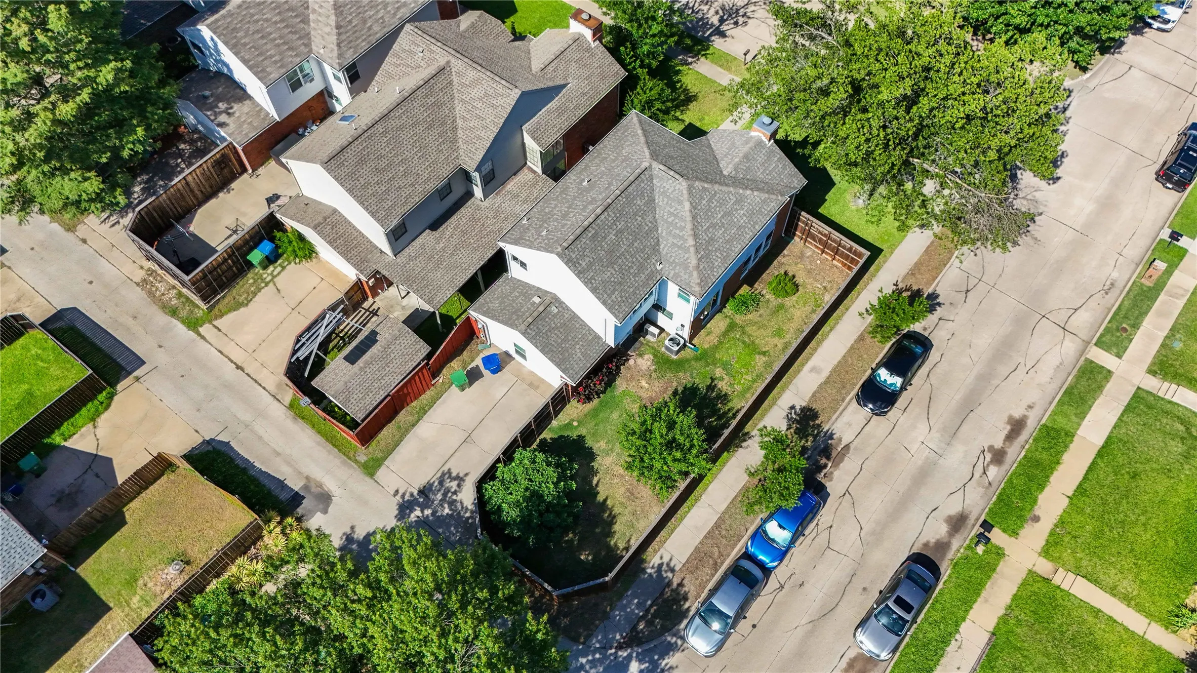 Single Family Residence For Sale in Denton County , 4201 Phoenix, Carrollton, Texas 75010, 3 Bedroom, 3 Bathroom, Garage spaces, 1,519 Sqft, built in 1987, mls#21335368, Real Estate Agent in Carrollton, Homes For Sale in Denton county, Homes For Sale in Carrollton, Realtor in Carrollton Texas, Real Estate Brokerage Independent Realty Texas, Luminita Cordes Realtor