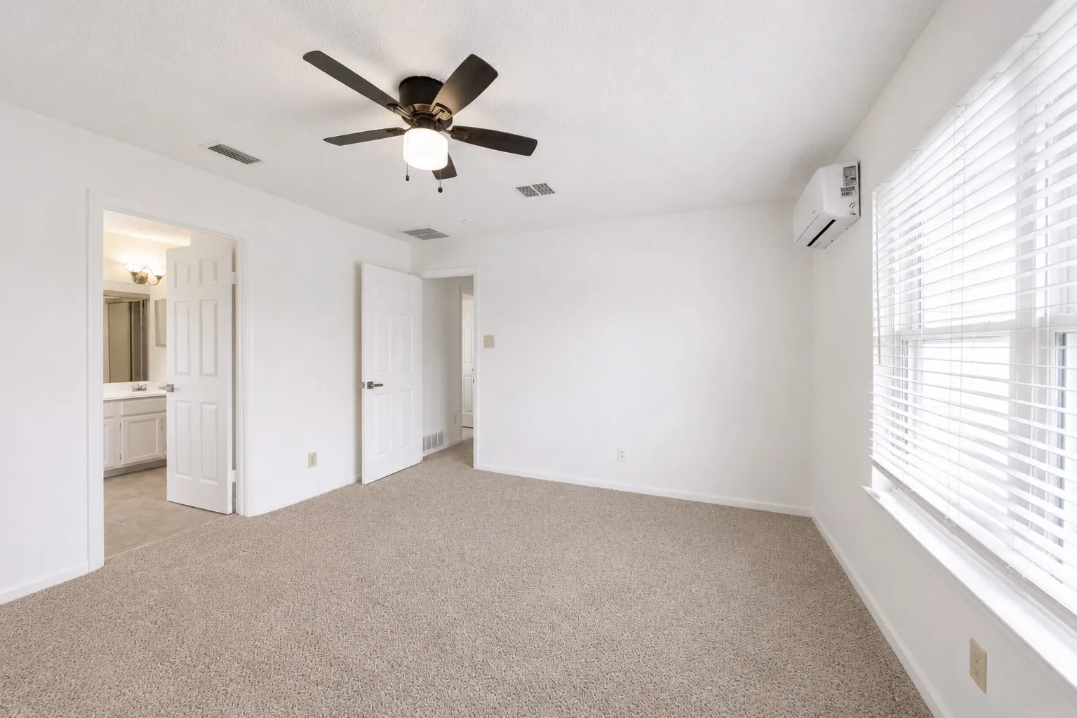 Single Family Residence For Sale in Denton County , 4201 Phoenix, Carrollton, Texas 75010, 3 Bedroom, 3 Bathroom, Garage spaces, 1,519 Sqft, built in 1987, mls#21335368, Real Estate Agent in Carrollton, Homes For Sale in Denton county, Homes For Sale in Carrollton, Realtor in Carrollton Texas, Real Estate Brokerage Independent Realty Texas, Luminita Cordes Realtor