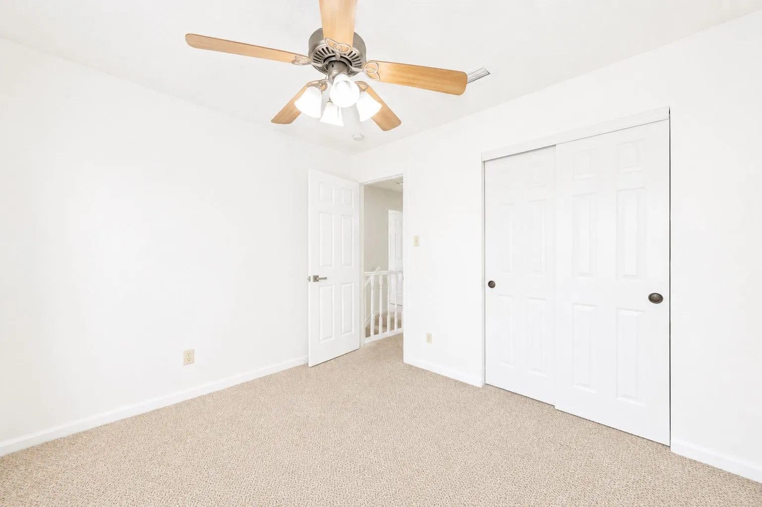 Single Family Residence For Sale in Denton County , 4201 Phoenix, Carrollton, Texas 75010, 3 Bedroom, 3 Bathroom, Garage spaces, 1,519 Sqft, built in 1987, mls#21335368, Real Estate Agent in Carrollton, Homes For Sale in Denton county, Homes For Sale in Carrollton, Realtor in Carrollton Texas, Real Estate Brokerage Independent Realty Texas, Luminita Cordes Realtor