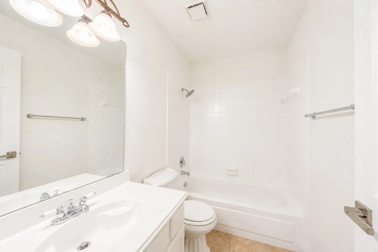 Single Family Residence For Sale in Denton County , 4201 Phoenix, Carrollton, Texas 75010, 3 Bedroom, 3 Bathroom, Garage spaces, 1,519 Sqft, built in 1987, mls#21335368, Real Estate Agent in Carrollton, Homes For Sale in Denton county, Homes For Sale in Carrollton, Realtor in Carrollton Texas, Real Estate Brokerage Independent Realty Texas, Luminita Cordes Realtor
