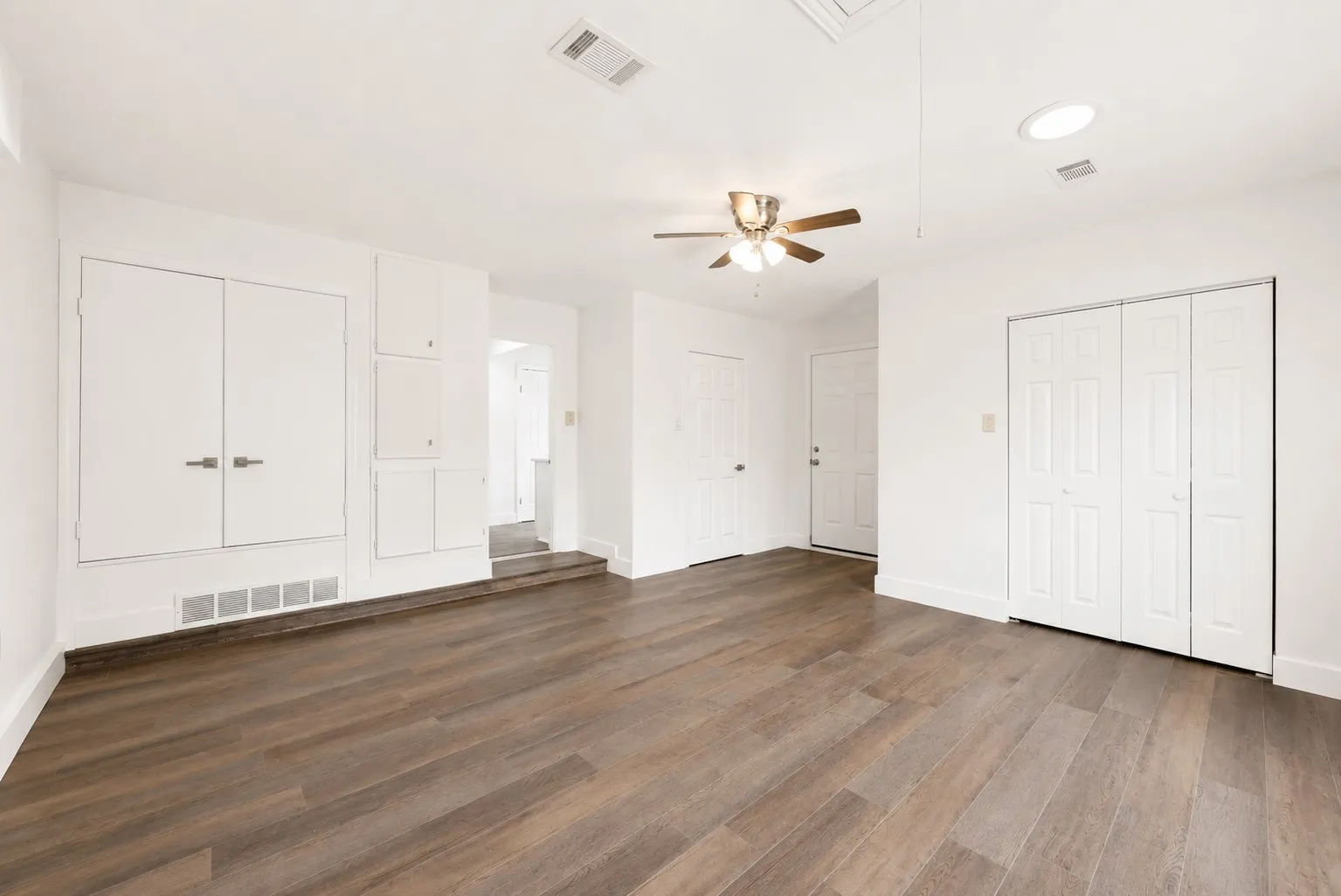 Single Family Residence For Sale in Denton County , 4201 Phoenix, Carrollton, Texas 75010, 3 Bedroom, 3 Bathroom, Garage spaces, 1,519 Sqft, built in 1987, mls#21335368, Real Estate Agent in Carrollton, Homes For Sale in Denton county, Homes For Sale in Carrollton, Realtor in Carrollton Texas, Real Estate Brokerage Independent Realty Texas, Luminita Cordes Realtor