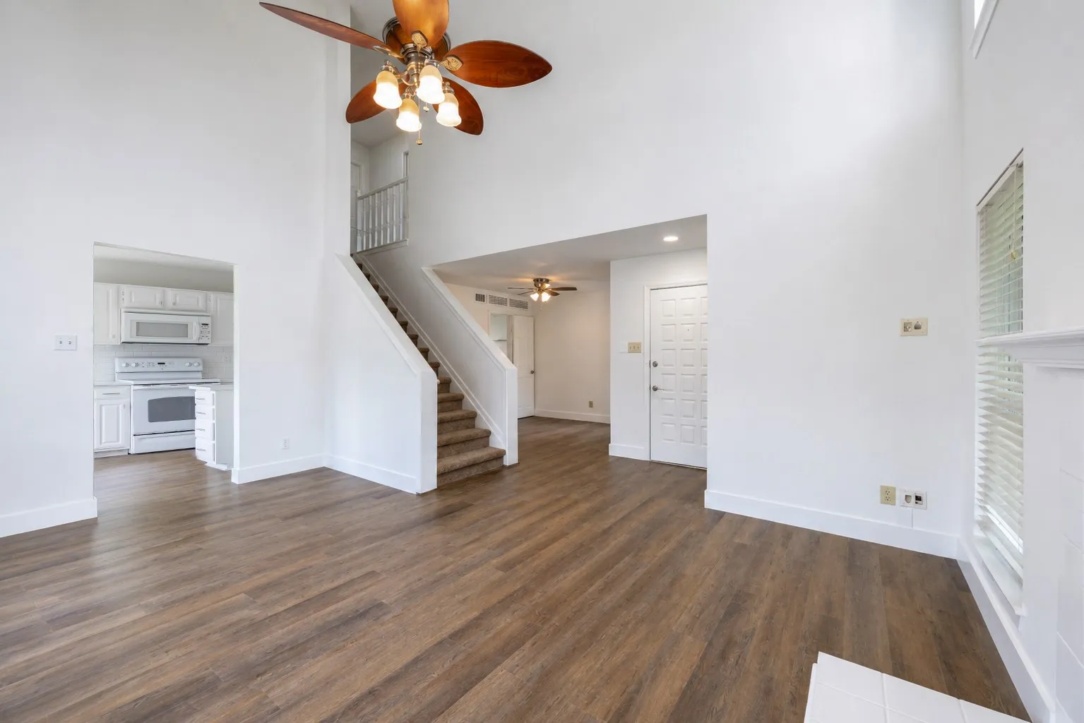 Single Family Residence For Sale in Denton County , 4201 Phoenix, Carrollton, Texas 75010, 3 Bedroom, 3 Bathroom, Garage spaces, 1,519 Sqft, built in 1987, mls#21335368, Real Estate Agent in Carrollton, Homes For Sale in Denton county, Homes For Sale in Carrollton, Realtor in Carrollton Texas, Real Estate Brokerage Independent Realty Texas, Luminita Cordes Realtor