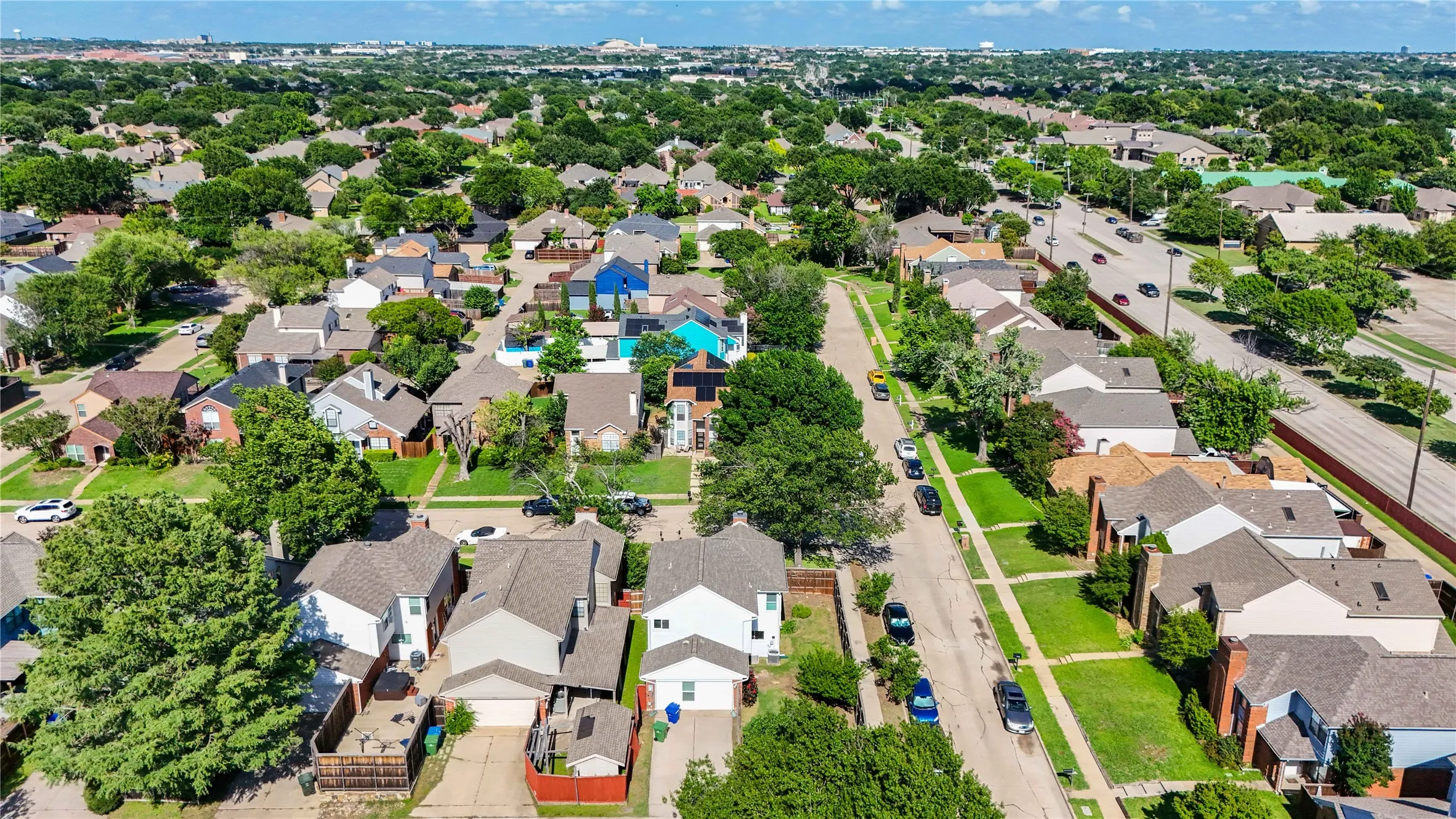Single Family Residence For Sale in Denton County , 4201 Phoenix, Carrollton, Texas 75010, 3 Bedroom, 3 Bathroom, Garage spaces, 1,519 Sqft, built in 1987, mls#21335368, Real Estate Agent in Carrollton, Homes For Sale in Denton county, Homes For Sale in Carrollton, Realtor in Carrollton Texas, Real Estate Brokerage Independent Realty Texas, Luminita Cordes Realtor