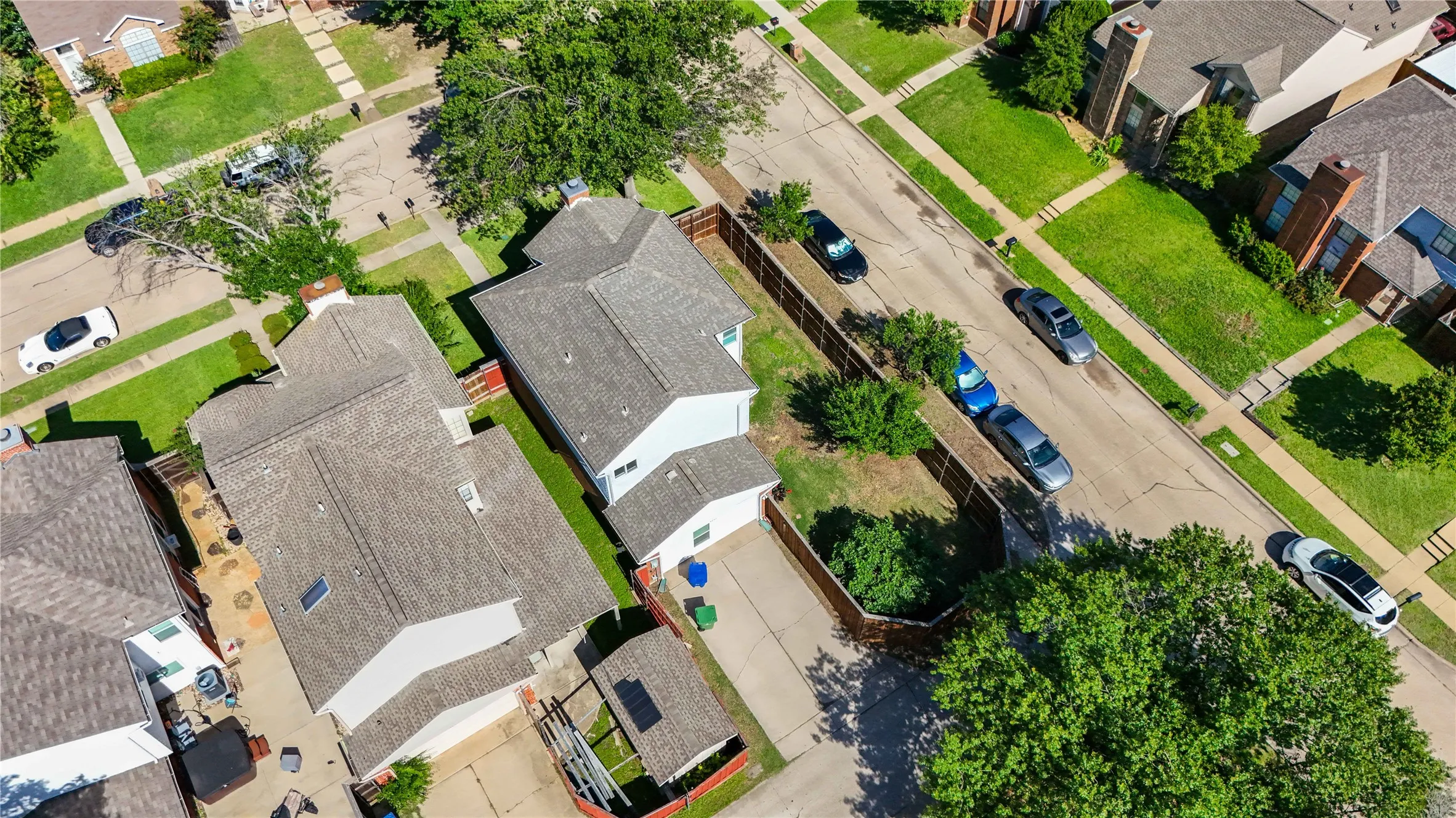 Single Family Residence For Sale in Denton County , 4201 Phoenix, Carrollton, Texas 75010, 3 Bedroom, 3 Bathroom, Garage spaces, 1,519 Sqft, built in 1987, mls#21335368, Real Estate Agent in Carrollton, Homes For Sale in Denton county, Homes For Sale in Carrollton, Realtor in Carrollton Texas, Real Estate Brokerage Independent Realty Texas, Luminita Cordes Realtor