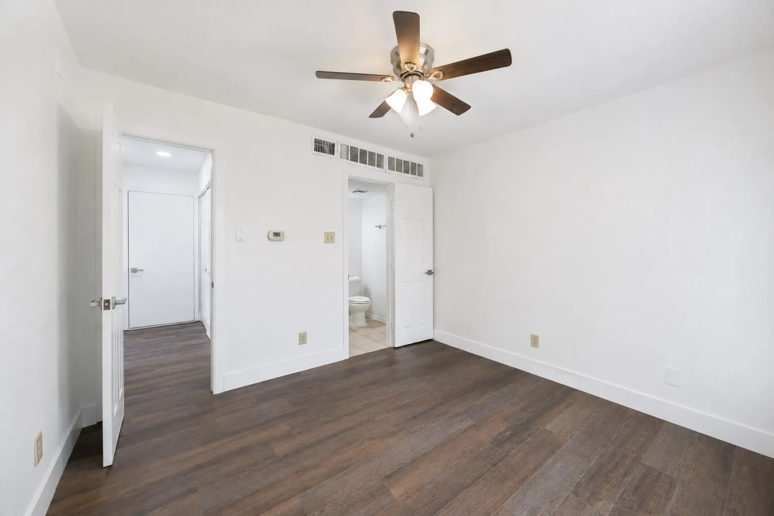 Single Family Residence For Sale in Denton County , 4201 Phoenix, Carrollton, Texas 75010, 3 Bedroom, 3 Bathroom, Garage spaces, 1,519 Sqft, built in 1987, mls#21335368, Real Estate Agent in Carrollton, Homes For Sale in Denton county, Homes For Sale in Carrollton, Realtor in Carrollton Texas, Real Estate Brokerage Independent Realty Texas, Luminita Cordes Realtor