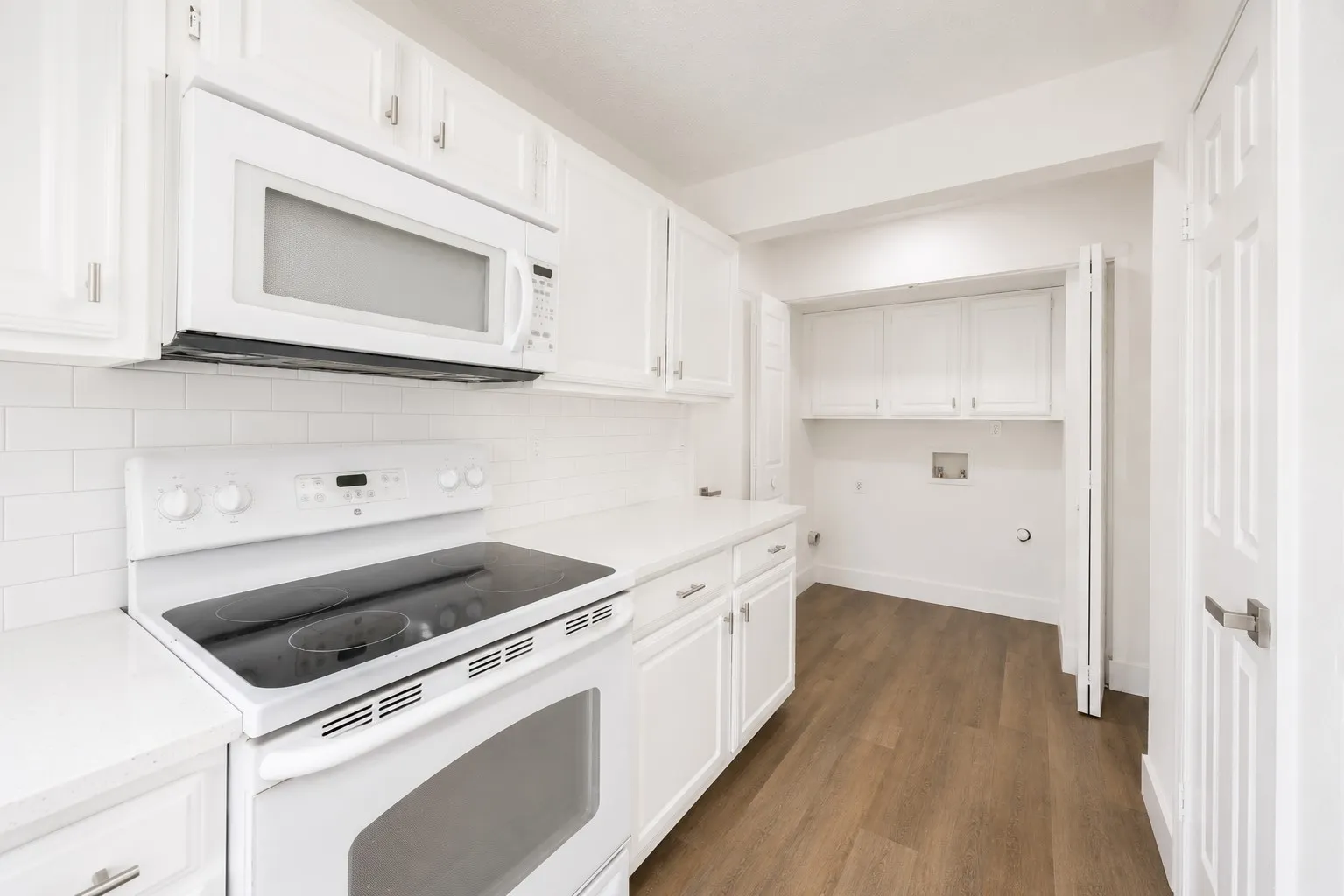 Single Family Residence For Sale in Denton County , 4201 Phoenix, Carrollton, Texas 75010, 3 Bedroom, 3 Bathroom, Garage spaces, 1,519 Sqft, built in 1987, mls#21335368, Real Estate Agent in Carrollton, Homes For Sale in Denton county, Homes For Sale in Carrollton, Realtor in Carrollton Texas, Real Estate Brokerage Independent Realty Texas, Luminita Cordes Realtor