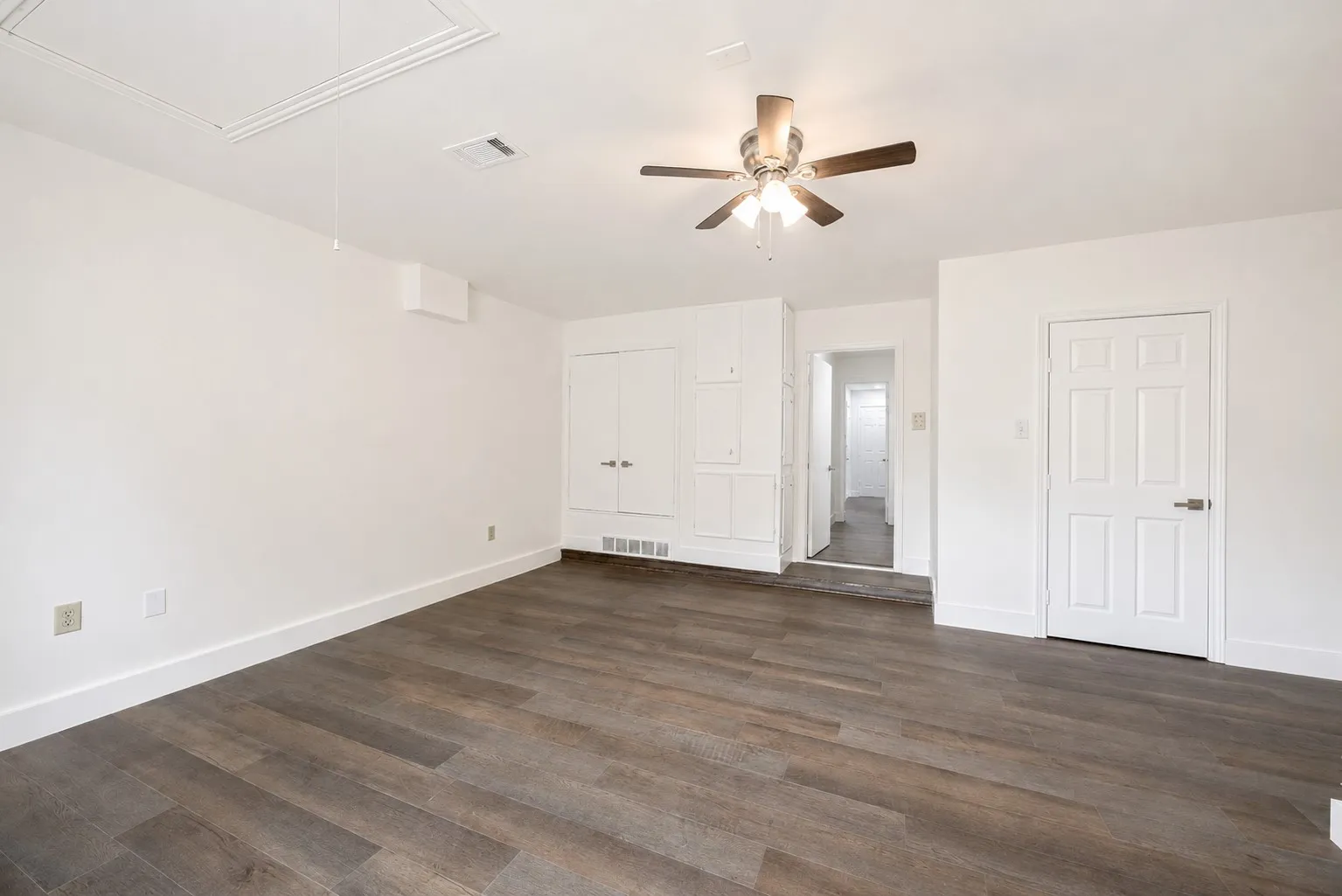 Single Family Residence For Sale in Denton County , 4201 Phoenix, Carrollton, Texas 75010, 3 Bedroom, 3 Bathroom, Garage spaces, 1,519 Sqft, built in 1987, mls#21335368, Real Estate Agent in Carrollton, Homes For Sale in Denton county, Homes For Sale in Carrollton, Realtor in Carrollton Texas, Real Estate Brokerage Independent Realty Texas, Luminita Cordes Realtor
