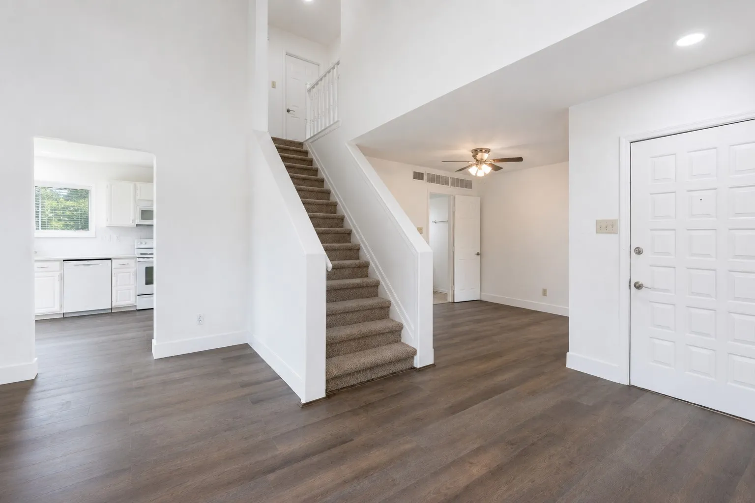 Single Family Residence For Sale in Denton County , 4201 Phoenix, Carrollton, Texas 75010, 3 Bedroom, 3 Bathroom, Garage spaces, 1,519 Sqft, built in 1987, mls#21335368, Real Estate Agent in Carrollton, Homes For Sale in Denton county, Homes For Sale in Carrollton, Realtor in Carrollton Texas, Real Estate Brokerage Independent Realty Texas, Luminita Cordes Realtor