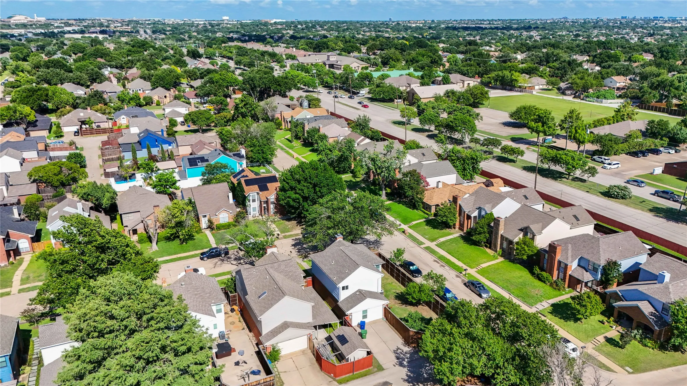 Single Family Residence For Sale in Denton County , 4201 Phoenix, Carrollton, Texas 75010, 3 Bedroom, 3 Bathroom, Garage spaces, 1,519 Sqft, built in 1987, mls#21335368, Real Estate Agent in Carrollton, Homes For Sale in Denton county, Homes For Sale in Carrollton, Realtor in Carrollton Texas, Real Estate Brokerage Independent Realty Texas, Luminita Cordes Realtor