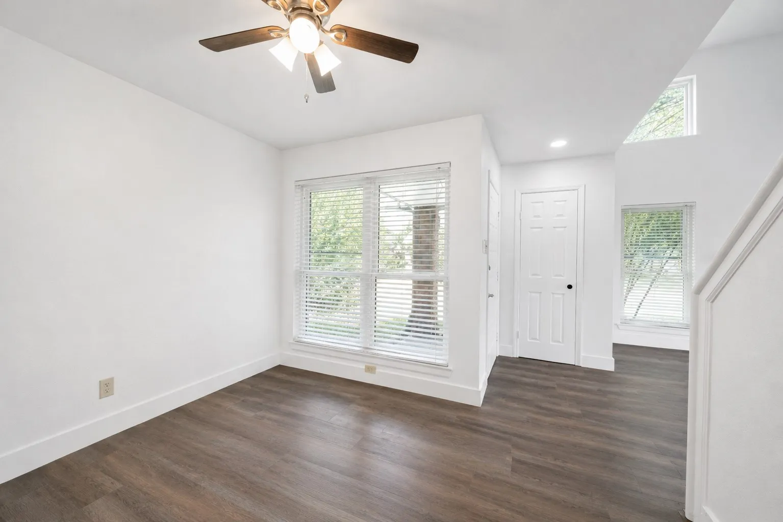 Single Family Residence For Sale in Denton County , 4201 Phoenix, Carrollton, Texas 75010, 3 Bedroom, 3 Bathroom, Garage spaces, 1,519 Sqft, built in 1987, mls#21335368, Real Estate Agent in Carrollton, Homes For Sale in Denton county, Homes For Sale in Carrollton, Realtor in Carrollton Texas, Real Estate Brokerage Independent Realty Texas, Luminita Cordes Realtor