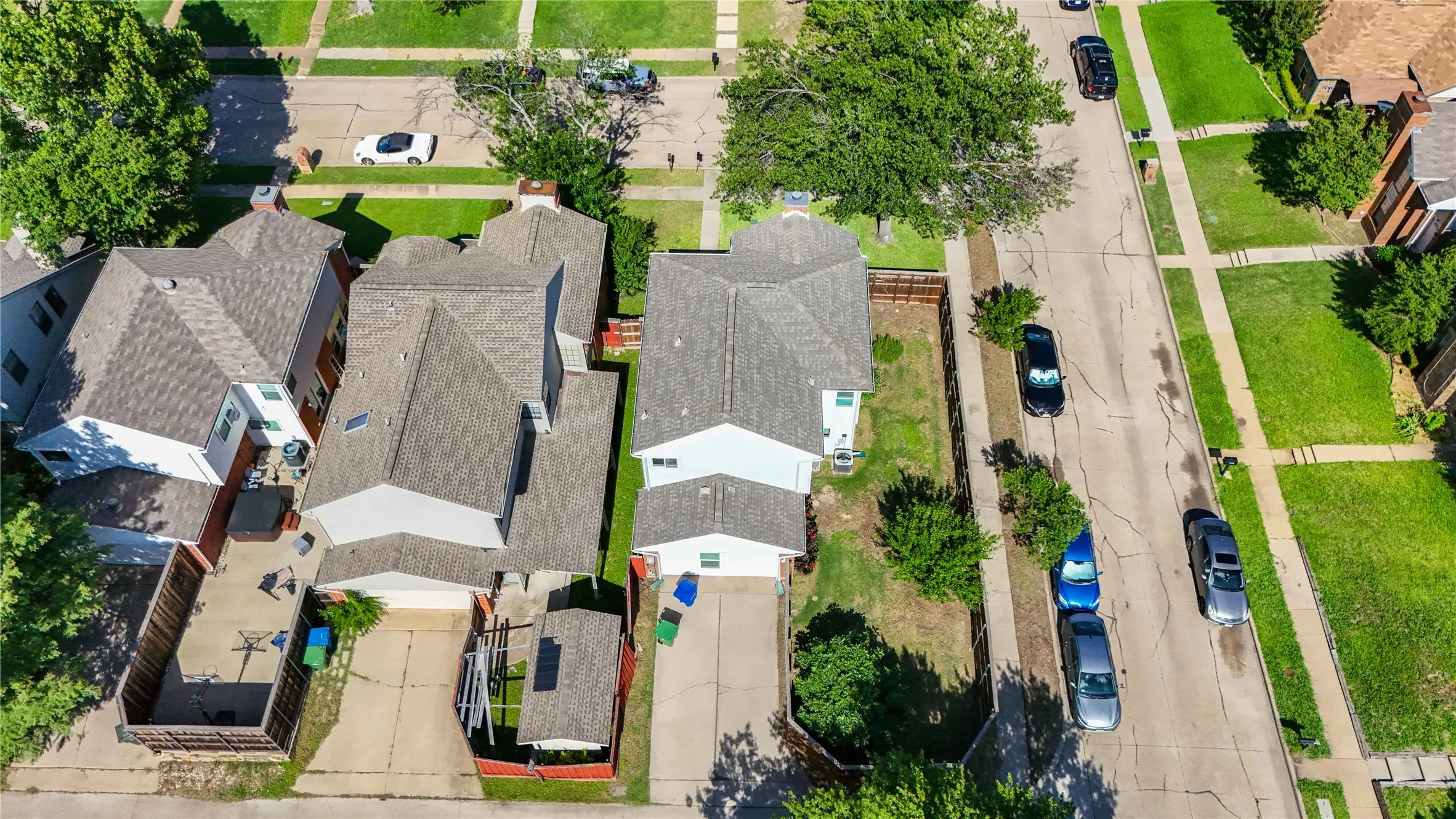 Single Family Residence For Sale in Denton County , 4201 Phoenix, Carrollton, Texas 75010, 3 Bedroom, 3 Bathroom, Garage spaces, 1,519 Sqft, built in 1987, mls#21335368, Real Estate Agent in Carrollton, Homes For Sale in Denton county, Homes For Sale in Carrollton, Realtor in Carrollton Texas, Real Estate Brokerage Independent Realty Texas, Luminita Cordes Realtor
