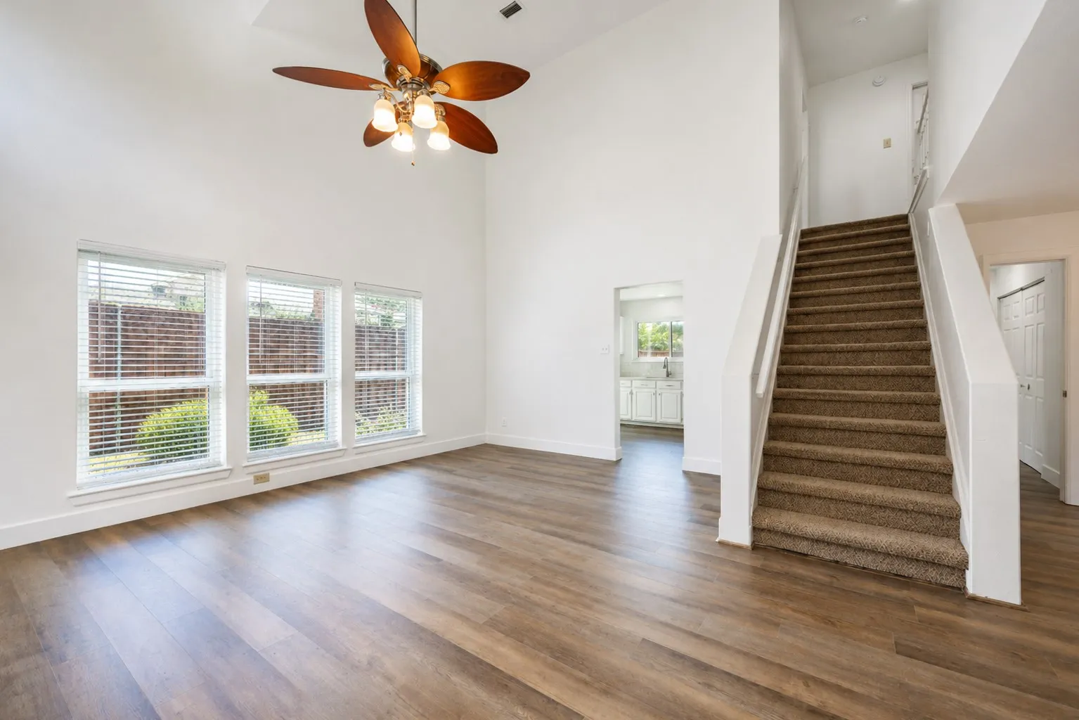Single Family Residence For Sale in Denton County , 4201 Phoenix, Carrollton, Texas 75010, 3 Bedroom, 3 Bathroom, Garage spaces, 1,519 Sqft, built in 1987, mls#21335368, Real Estate Agent in Carrollton, Homes For Sale in Denton county, Homes For Sale in Carrollton, Realtor in Carrollton Texas, Real Estate Brokerage Independent Realty Texas, Luminita Cordes Realtor