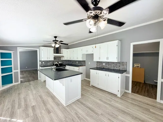 Mobile Home For Sale in Kaufman County , 18833 County Road 331, Terrell, Texas 75161, 3 Bedroom, 2 Bathroom, Garage spaces, 1,344 Sqft, built in 1990, mls#21335507, Real Estate Agent in Terrell, Homes For Sale in Kaufman county, Homes For Sale in Terrell, Realtor in Terrell Texas, Real Estate Brokerage Independent Realty Texas, Luminita Cordes Realtor