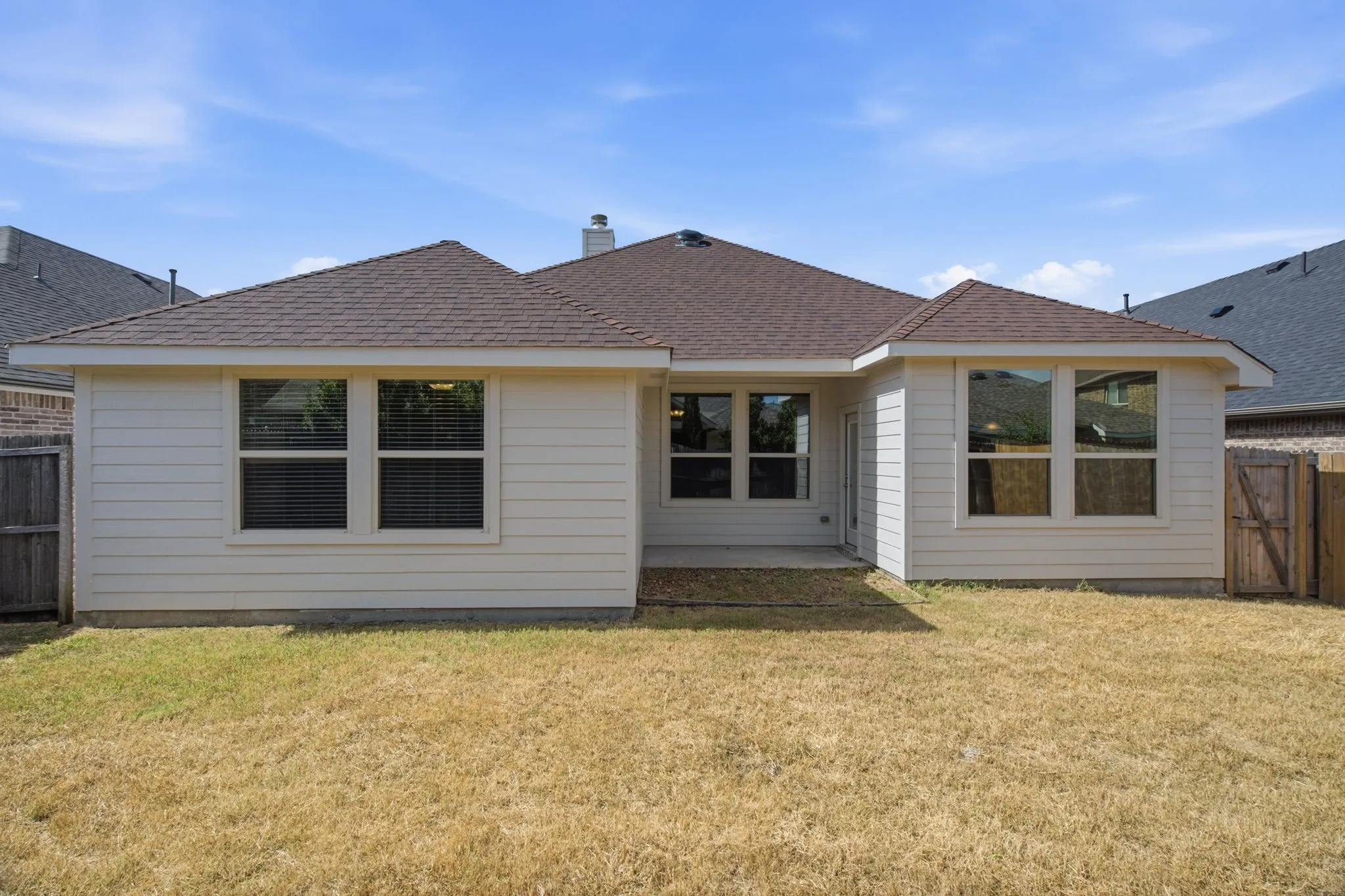 Single Family Residence For Sale in Denton County , 1705 Zebra Finch Drive, Little Elm, Texas 75068, 4 Bedroom, 3 Bathroom, 2 Garage spaces, 2,105 Sqft, built in 2014, mls#21334327, Real Estate Agent in Little Elm, Homes For Sale in Denton county, Homes For Sale in Little Elm, Realtor in Little Elm Texas, Real Estate Brokerage Independent Realty Texas, Luminita Cordes Realtor