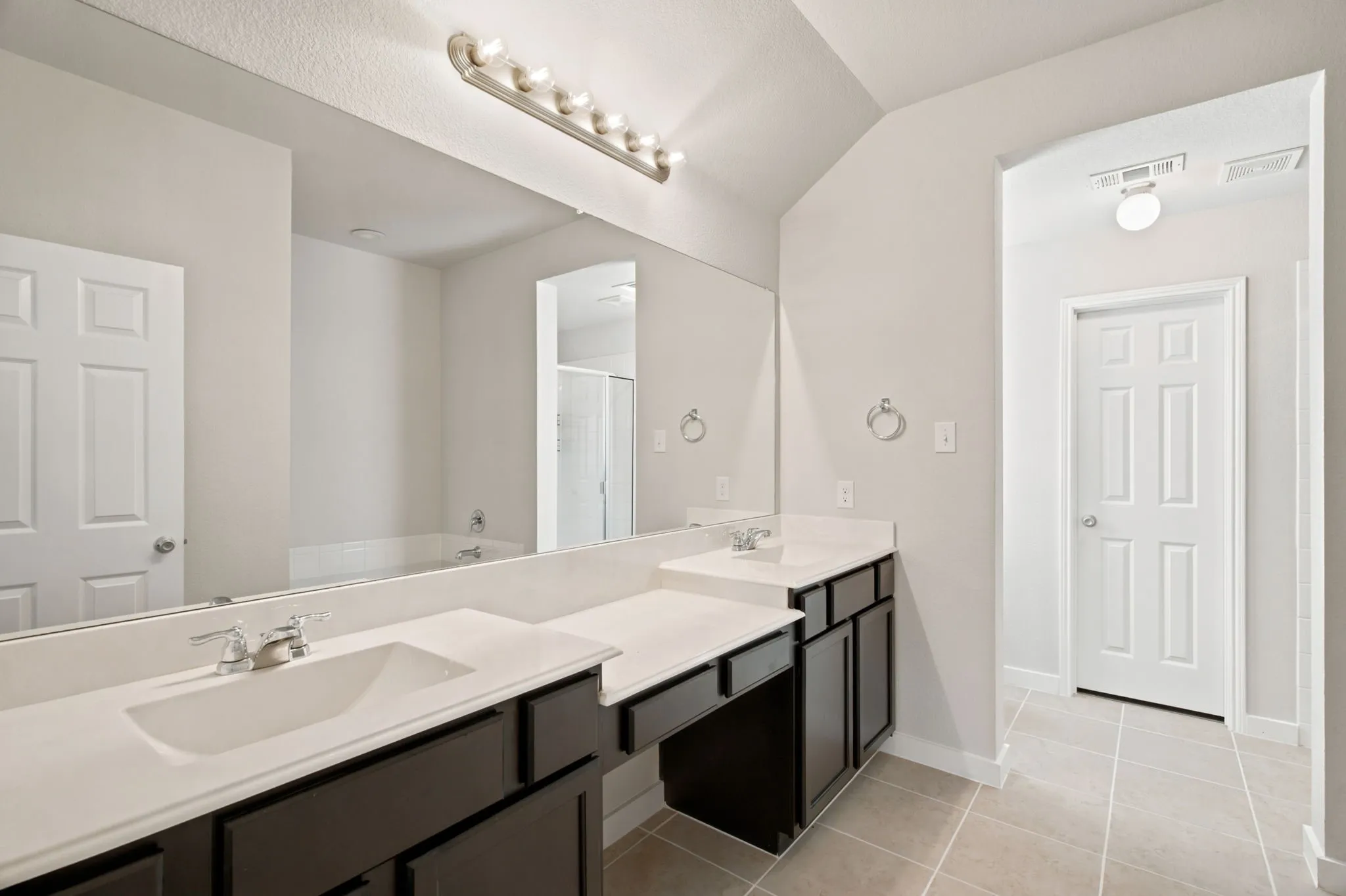 Single Family Residence For Sale in Denton County , 1705 Zebra Finch Drive, Little Elm, Texas 75068, 4 Bedroom, 3 Bathroom, 2 Garage spaces, 2,105 Sqft, built in 2014, mls#21334327, Real Estate Agent in Little Elm, Homes For Sale in Denton county, Homes For Sale in Little Elm, Realtor in Little Elm Texas, Real Estate Brokerage Independent Realty Texas, Luminita Cordes Realtor