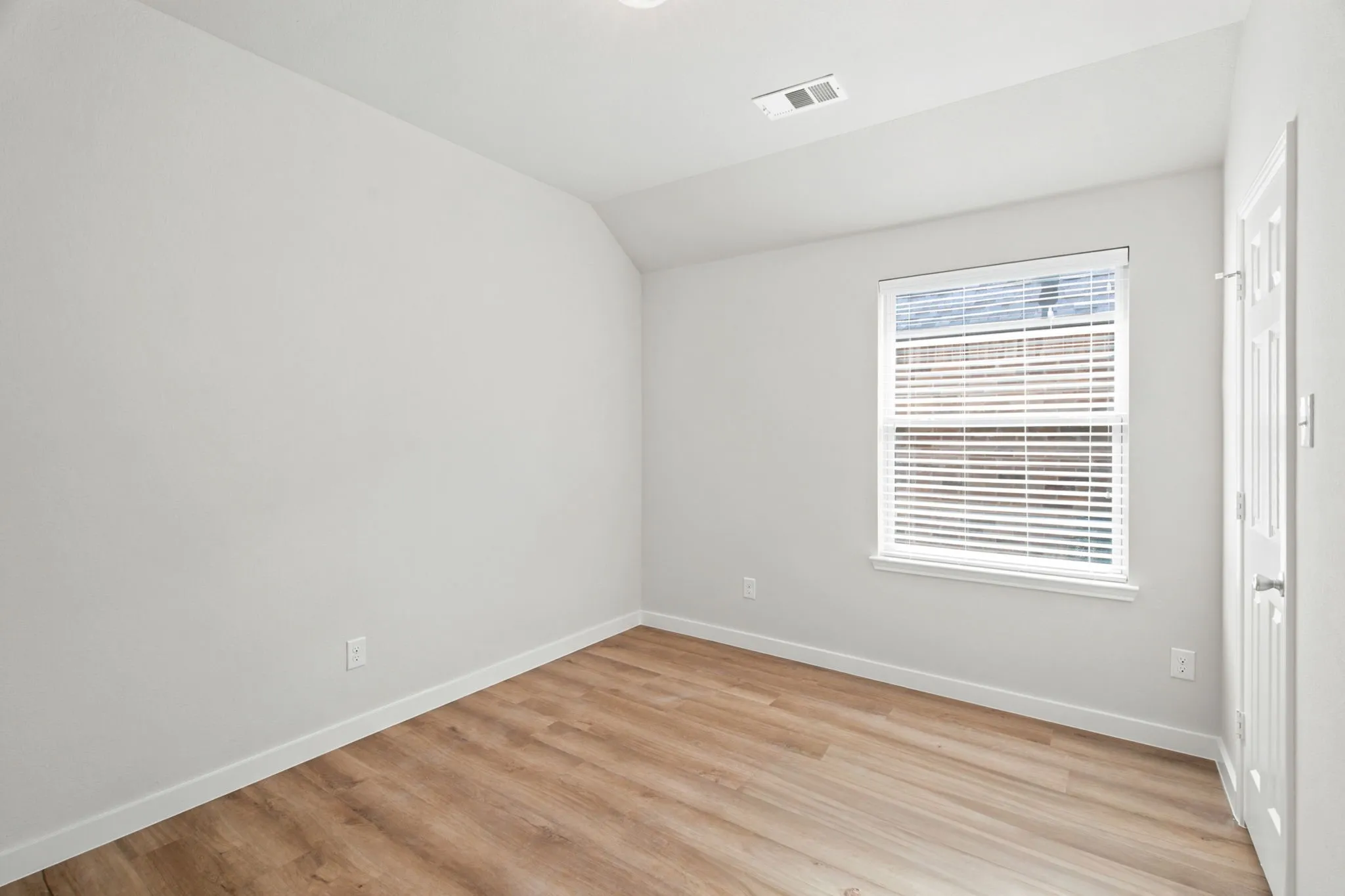 Single Family Residence For Sale in Denton County , 1705 Zebra Finch Drive, Little Elm, Texas 75068, 4 Bedroom, 3 Bathroom, 2 Garage spaces, 2,105 Sqft, built in 2014, mls#21334327, Real Estate Agent in Little Elm, Homes For Sale in Denton county, Homes For Sale in Little Elm, Realtor in Little Elm Texas, Real Estate Brokerage Independent Realty Texas, Luminita Cordes Realtor